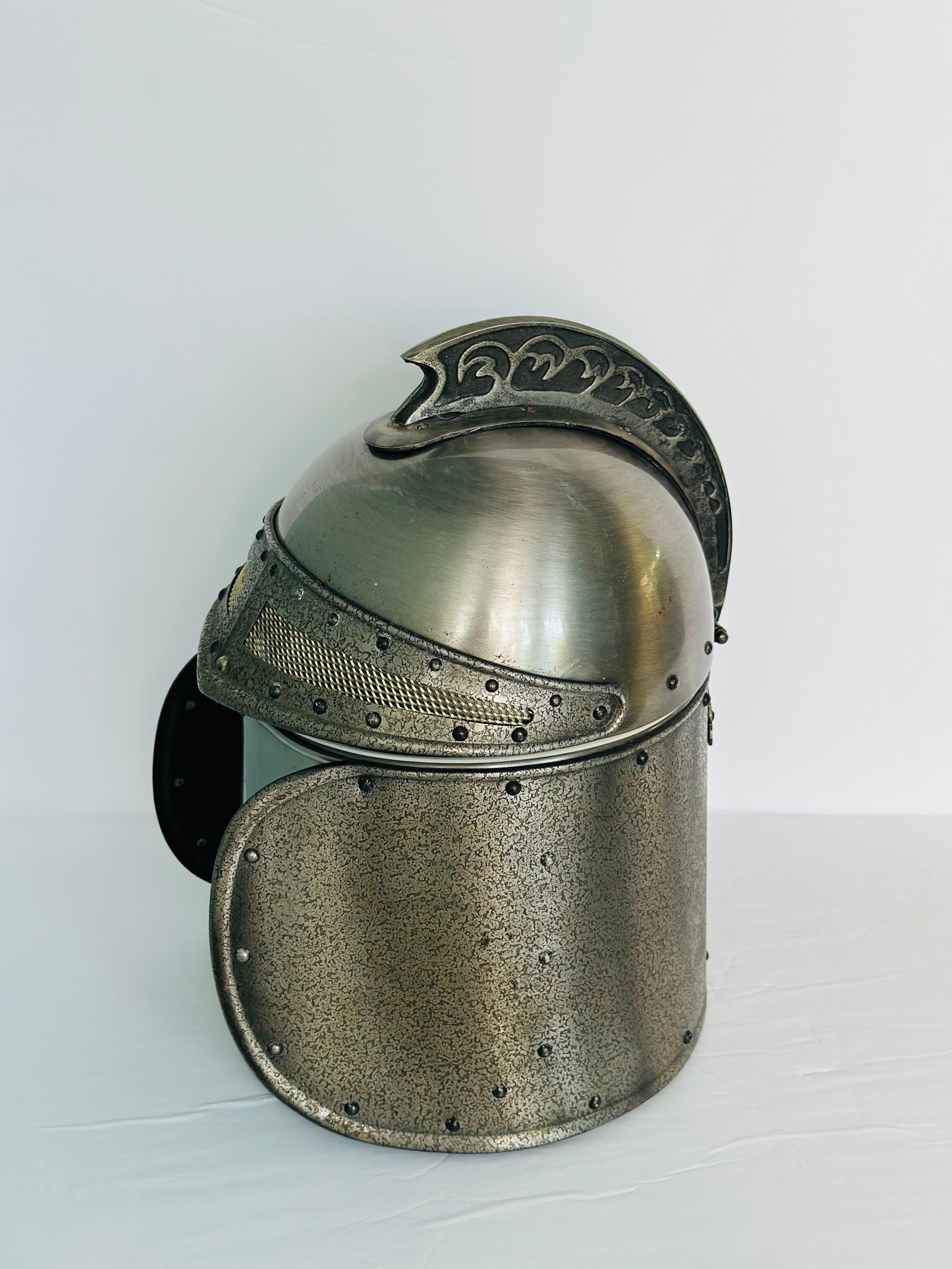 1970er Vintage Ritterhelm Zinn Skurrile Eiskübel (Ende des 20. Jahrhunderts)