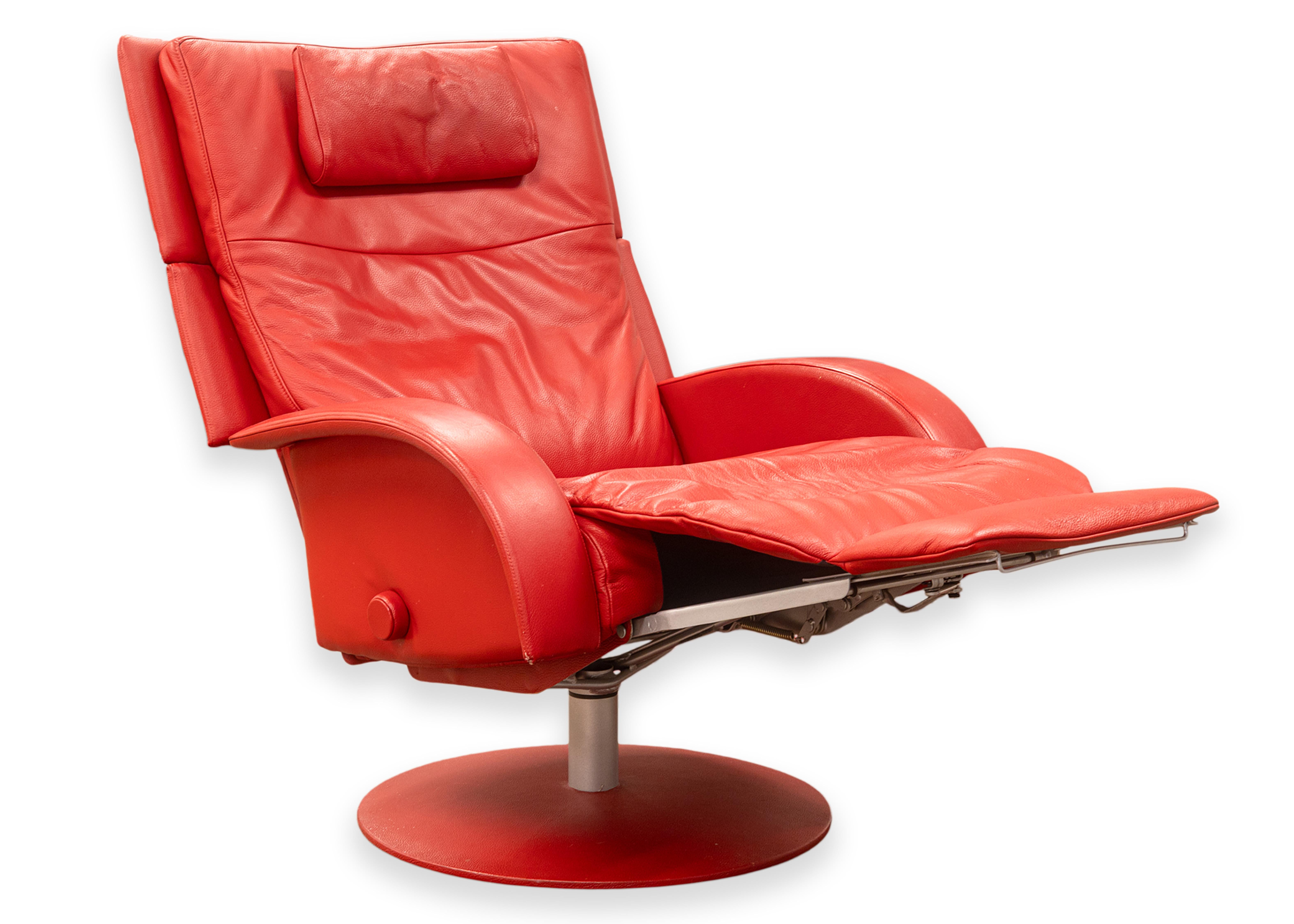 1970 Vintage Lafer Brazilian Red Leather Swivel Recliner Accent Lounge Chair en vente 5