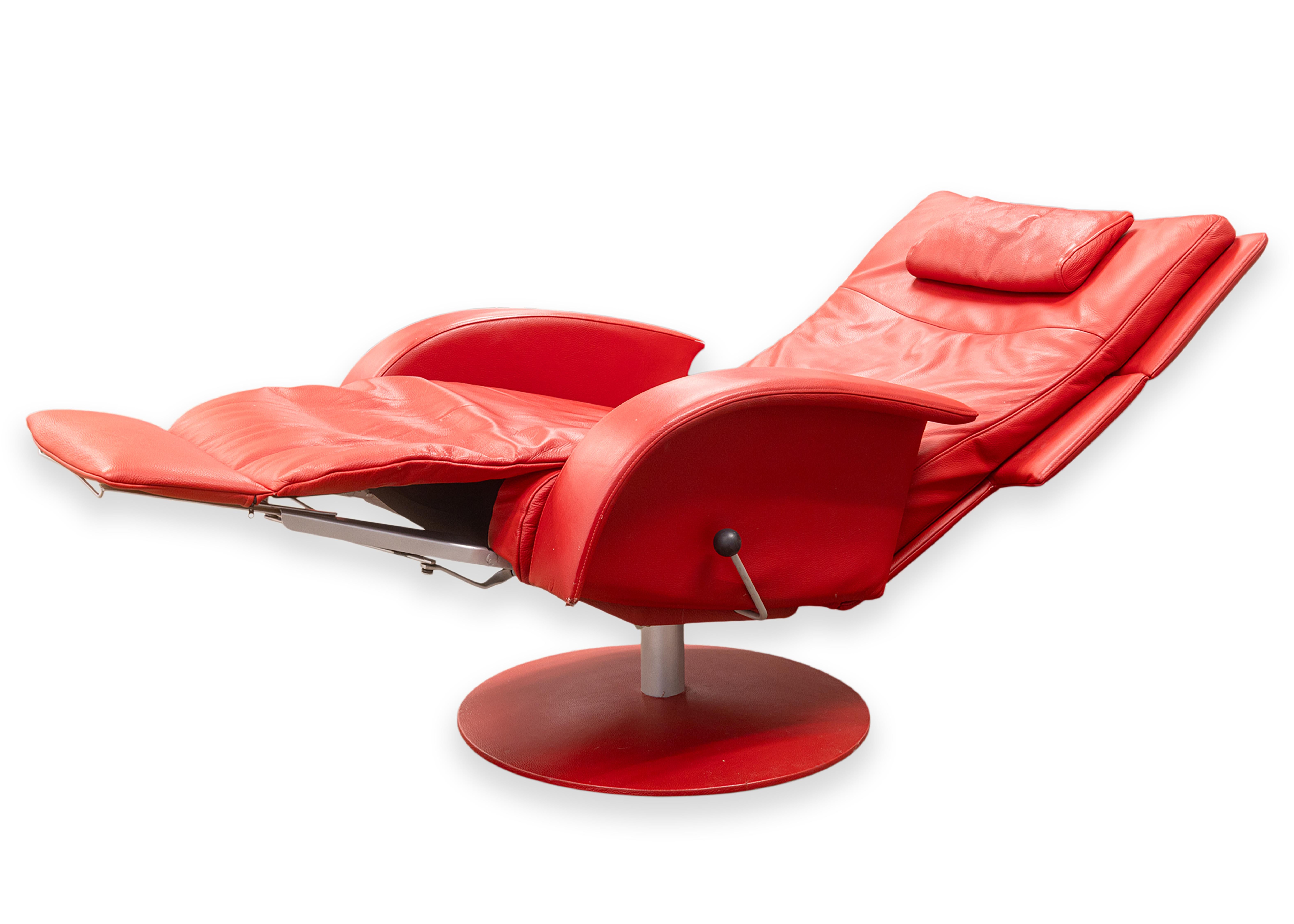 1970 Vintage Lafer Brazilian Red Leather Swivel Recliner Accent Lounge Chair en vente 6