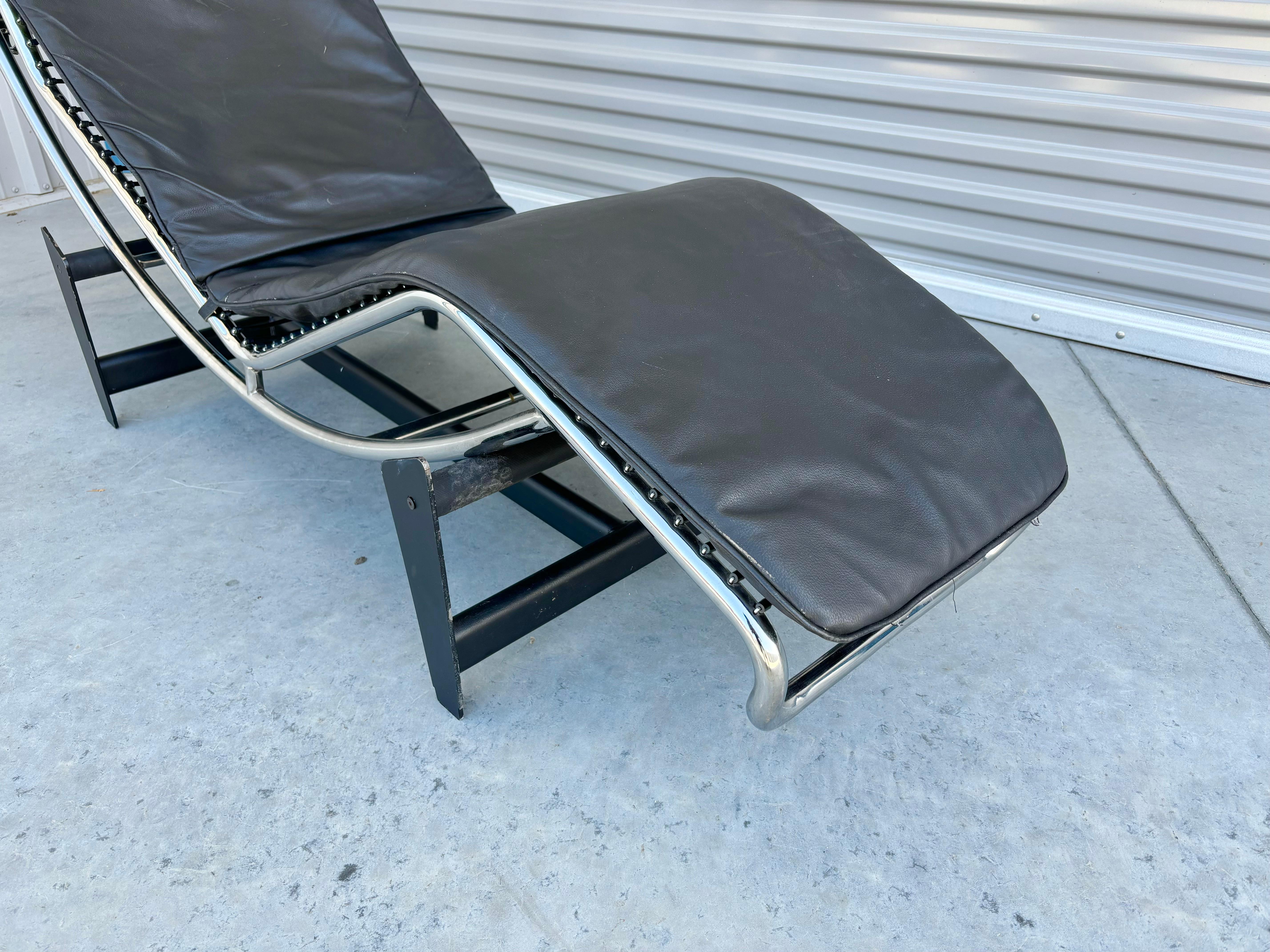 Chaise longue Lc4 des années 1970, style d'après Le Corbusier en vente 3