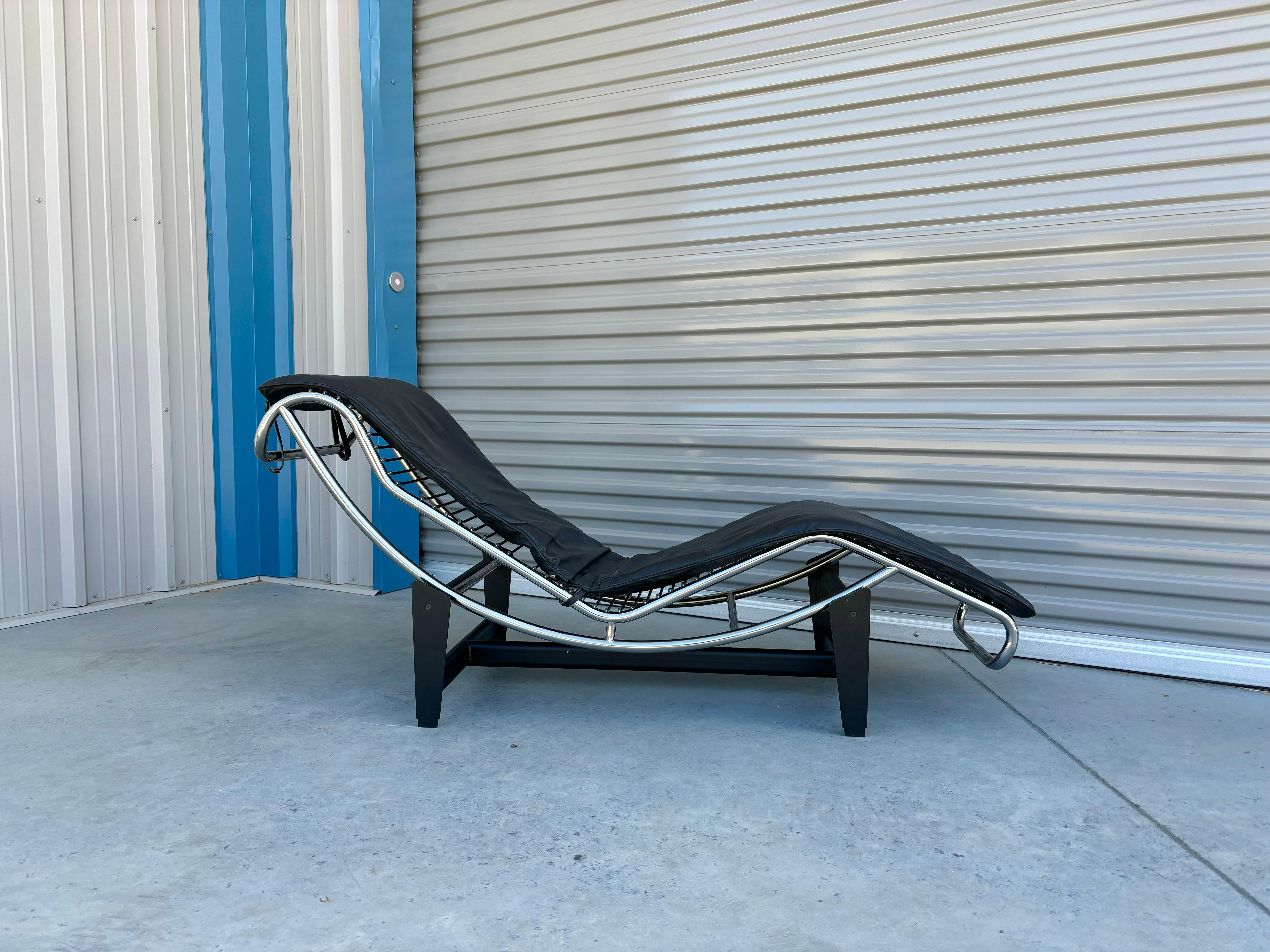 Italian 1970s Vintage Lc4 Chaise Lounge Styled After Le Corbusier For Sale