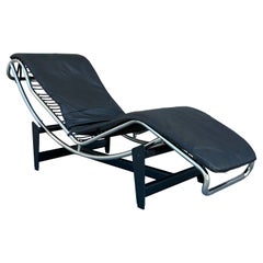 Chaise longue Lc4 des années 1970, style d'après Le Corbusier