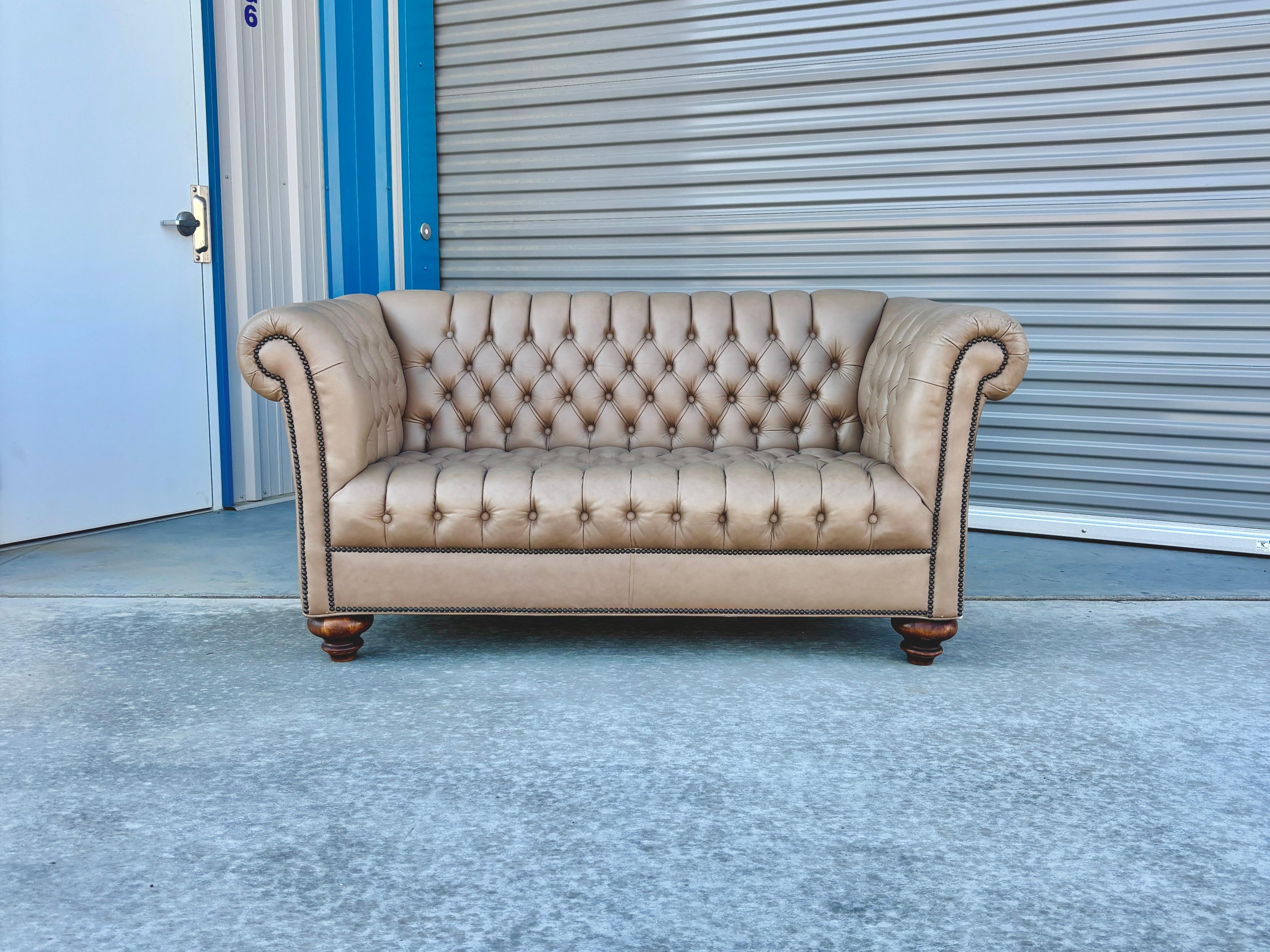 Welcome to Mid-Century NoHo

[Vintage leather Chesterfield loveseat]

This classic leather tufted loveseat is expertly crafted and designed in the United States, making it a stunning addition to any living space. The unique diamond-patterned