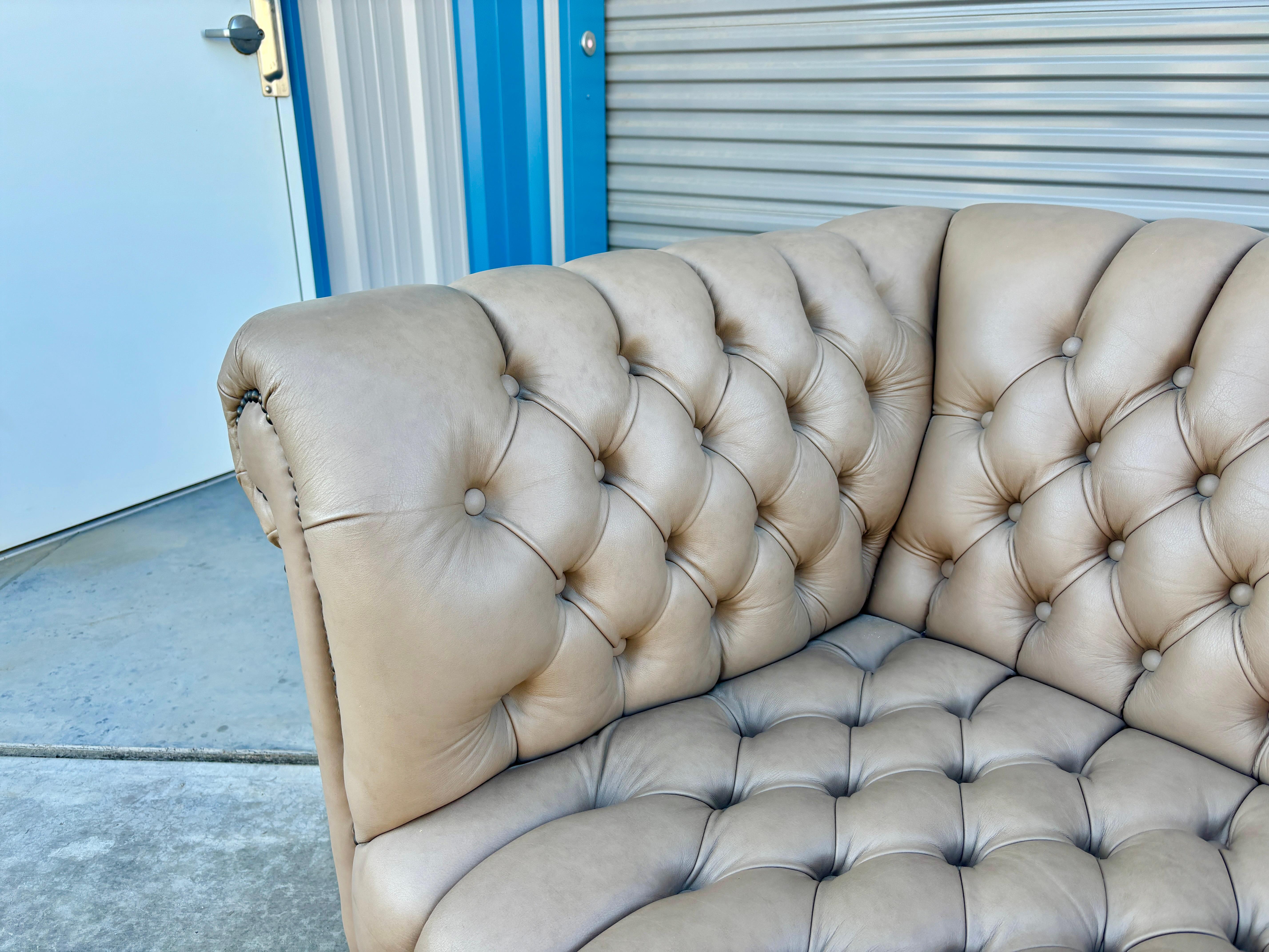 1970s Vintage leather Chesterfield loveseat In Good Condition In North Hollywood, CA