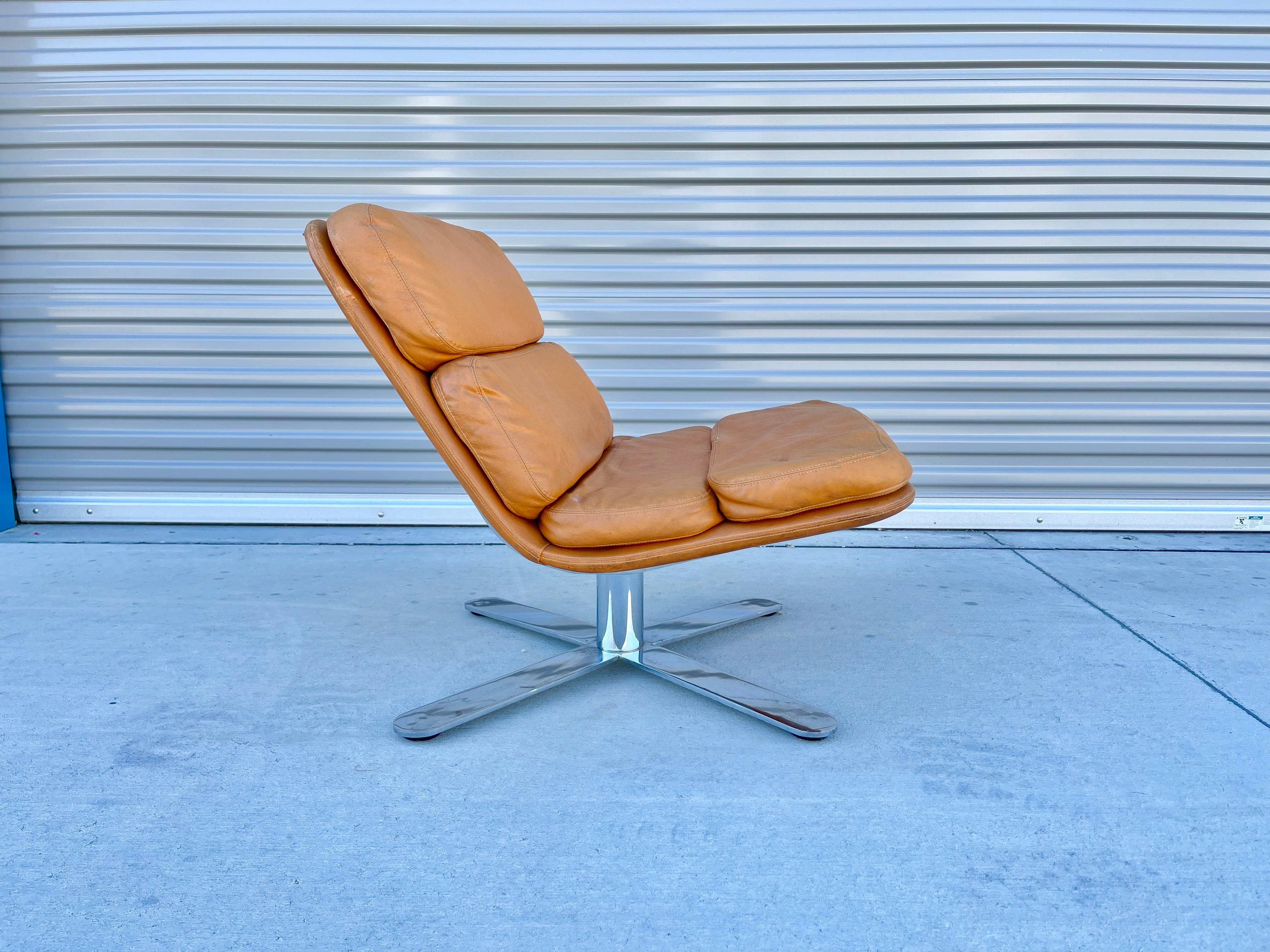 Chaise longue vintage conçue par John Follis pour Fortress aux États-Unis, vers les années 1970. Cette chaise étonnante est également connue sous le nom de chaise 