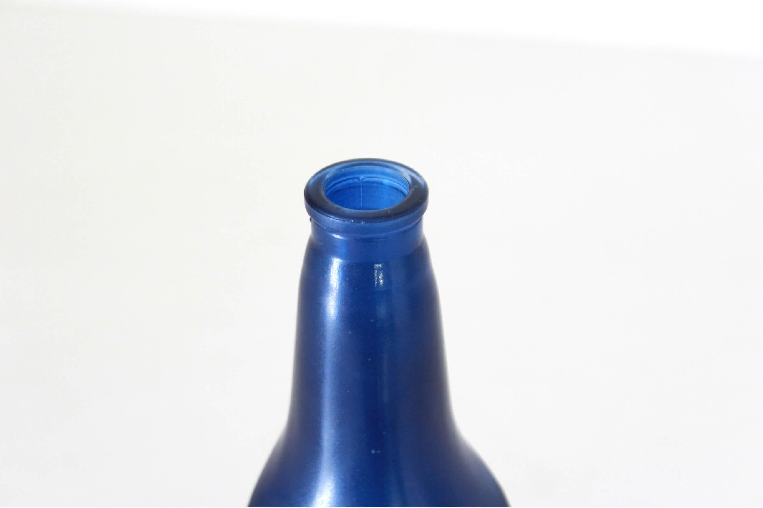 Vintage Bouteille, Salvador Dali for Rosso Antico Ltd, Italy 1970s, set of three
Rare trio de bouteilles de liqueur en verre coloré de style surréaliste conçu par Salvador Dali pour la société italienne de liqueurs 