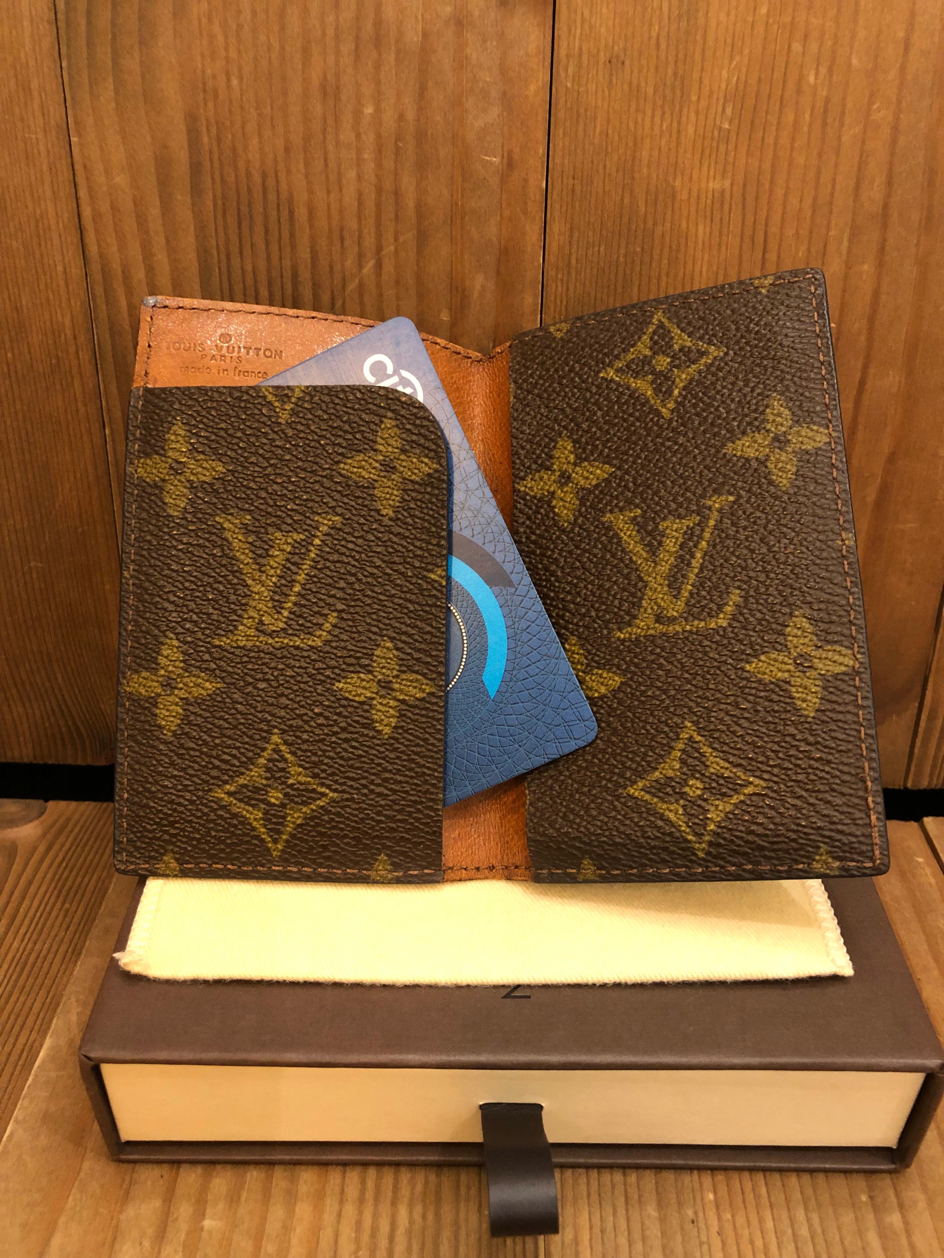 This vintage LOUIS VUITTON card holder is crafted of LOUIS VUITTON coated monogram canvas lined with pigskin leather. 

This LOUIS VUITTON was manufactured prior to 1982 and hence no date code was used. Measures approximately 4.25 x 2.75 inches.