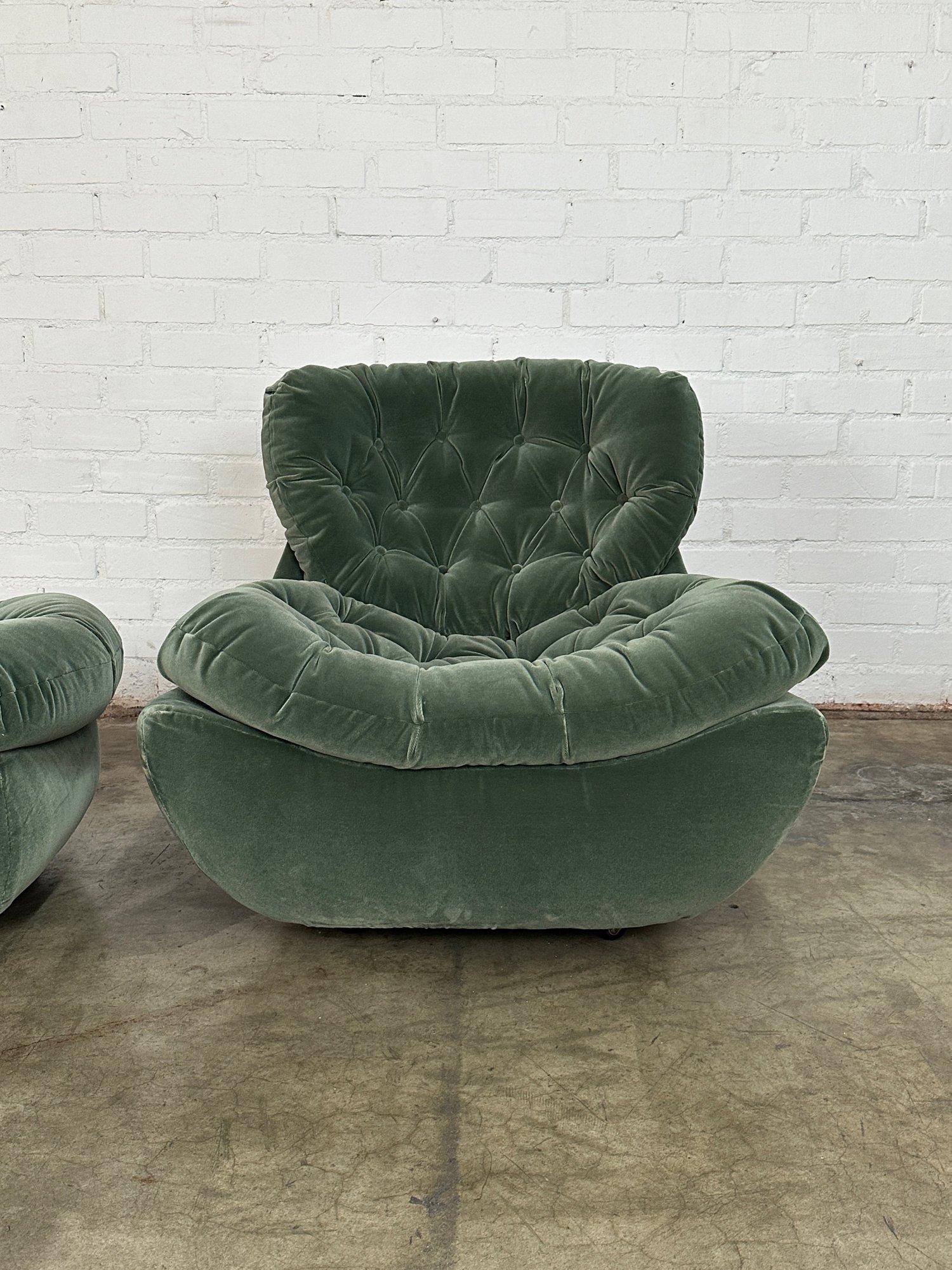 1970s Vintage Lounger and Ottoman For Sale 4