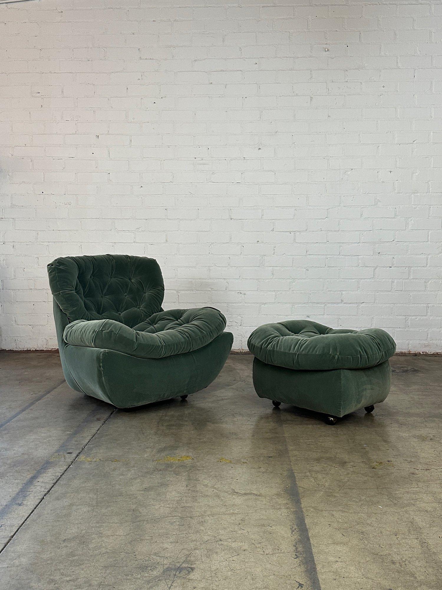 1970s Vintage Lounger and Ottoman For Sale 5