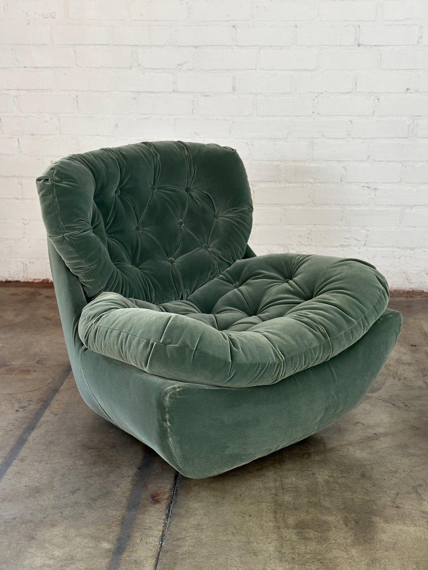 1970s Vintage Lounger and Ottoman For Sale 7
