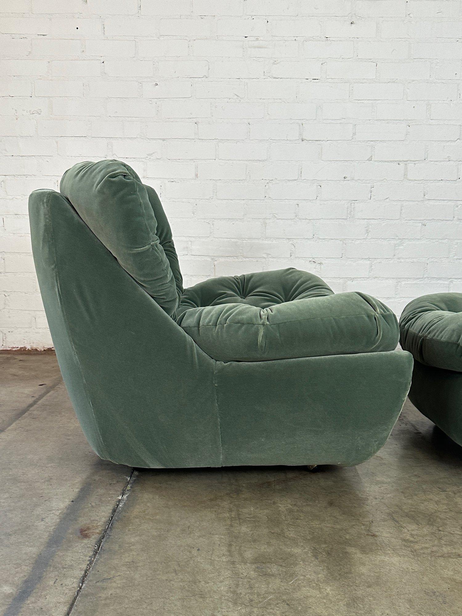 1970s Vintage Lounger and Ottoman For Sale 9