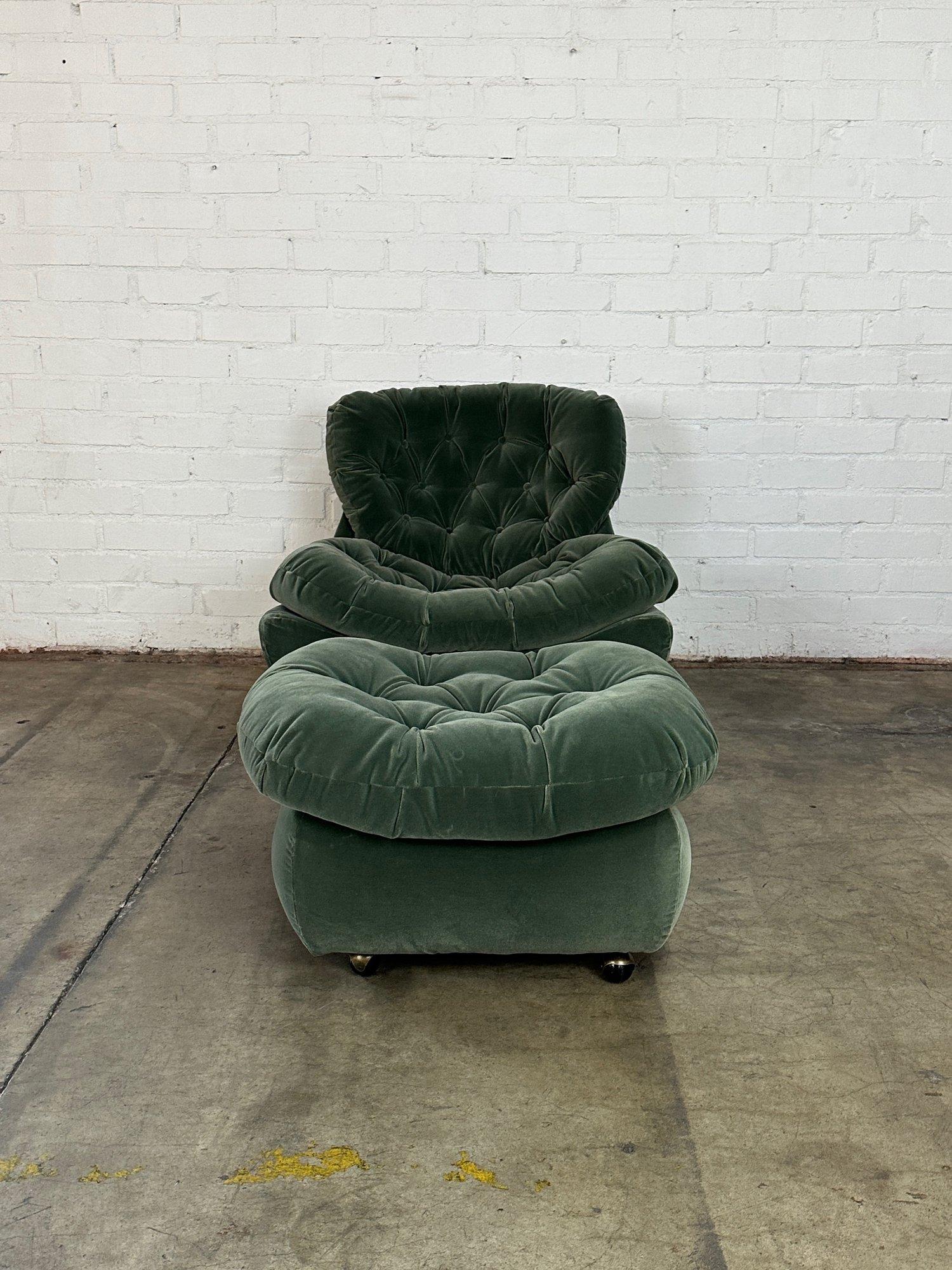 1970s Vintage Lounger and Ottoman For Sale 10