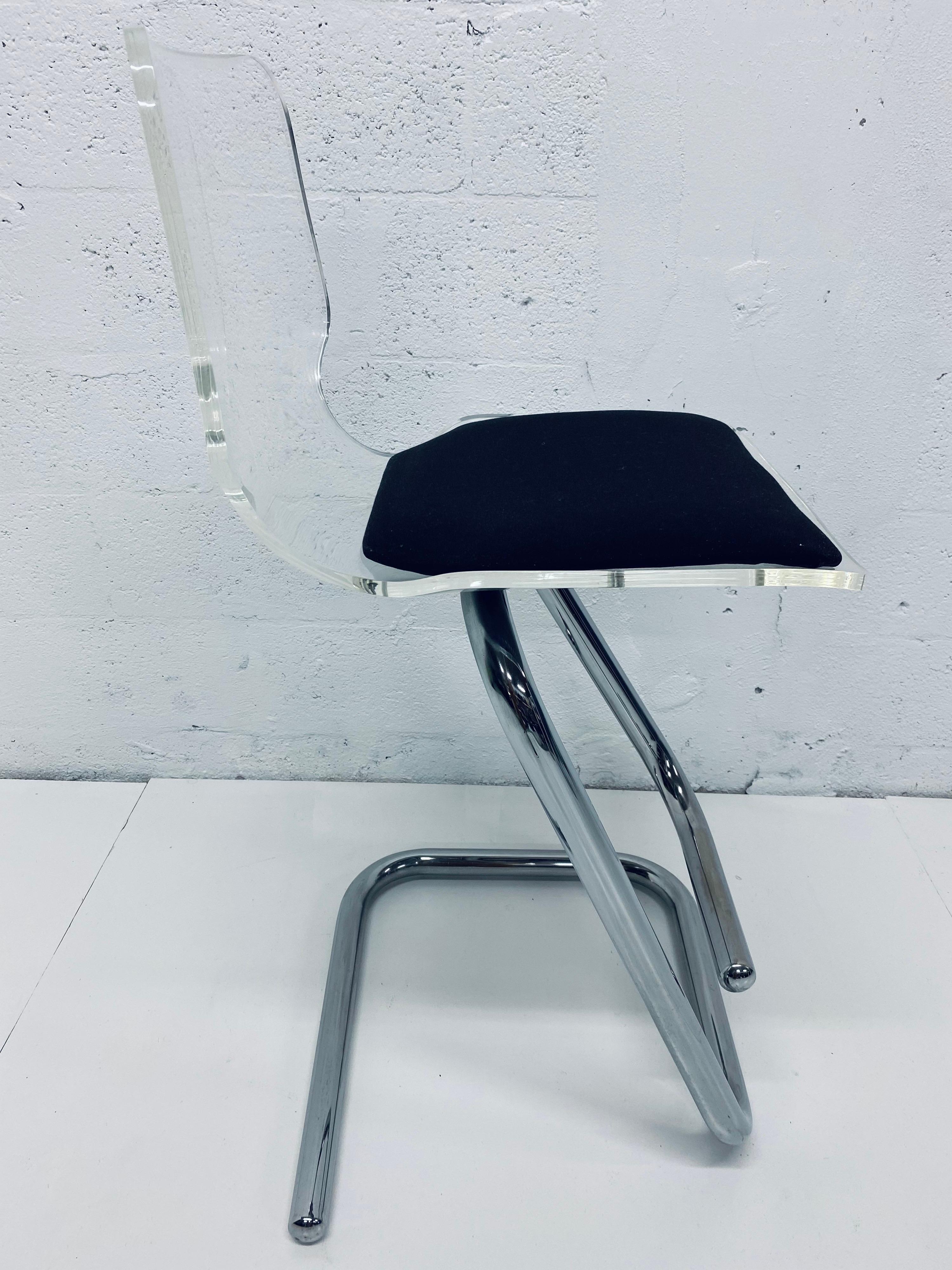 Mid-Century moderno Sgabello da bar Luigi Bardini in lucite e cromo degli anni '70 per Hill Mfg in vendita