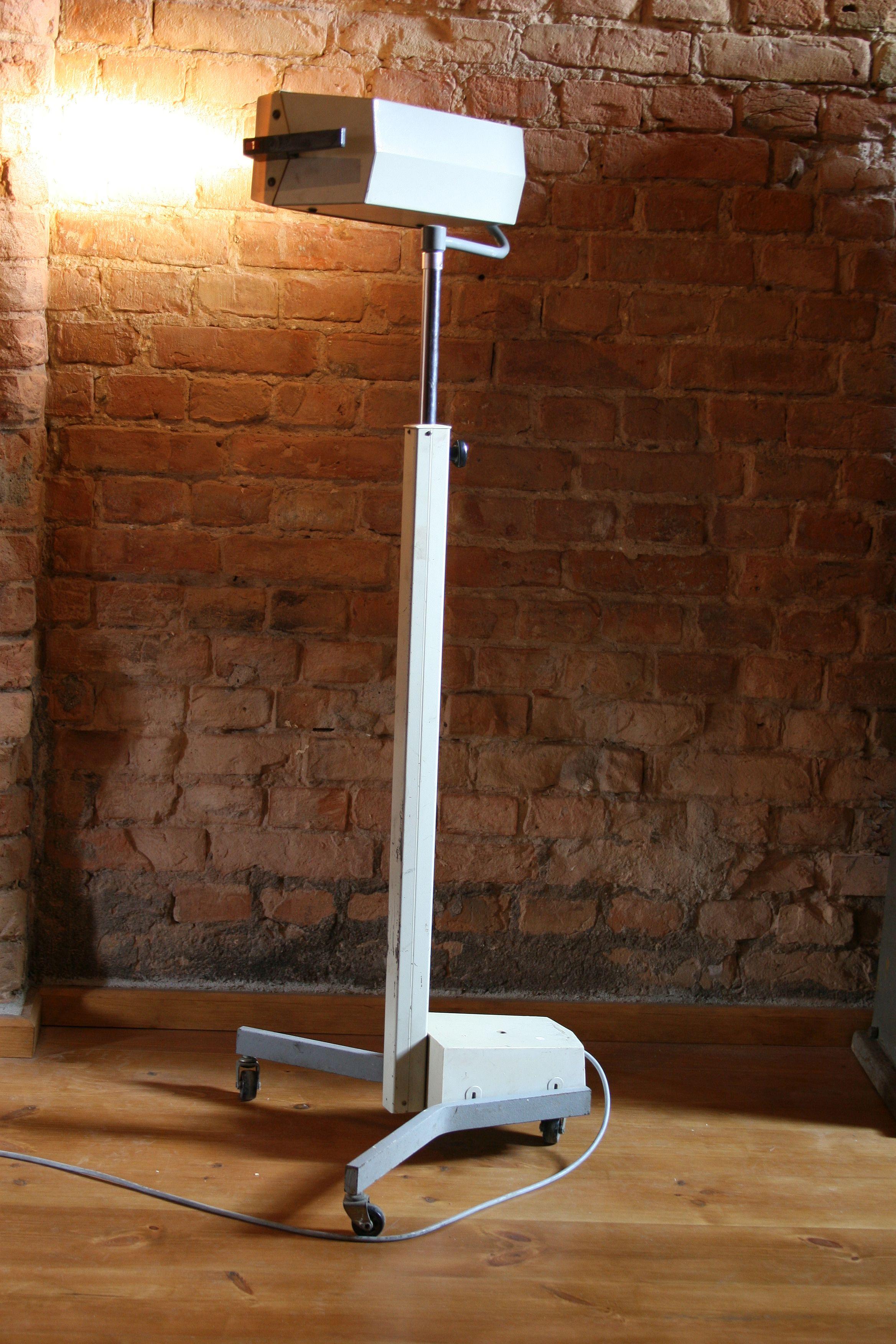 Late 20th Century 1970s Vintage Medical Operating Lamp Famed B 200 For Sale