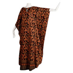 1970er Jahre Vintage Metallic Gold, Orange + Schwarz Hippie Boho Langes Kaftan Maxikleid