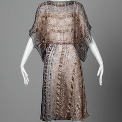 Robe vintage en soie imprimée indienne métallique fine avec manches tombantes, années 1970