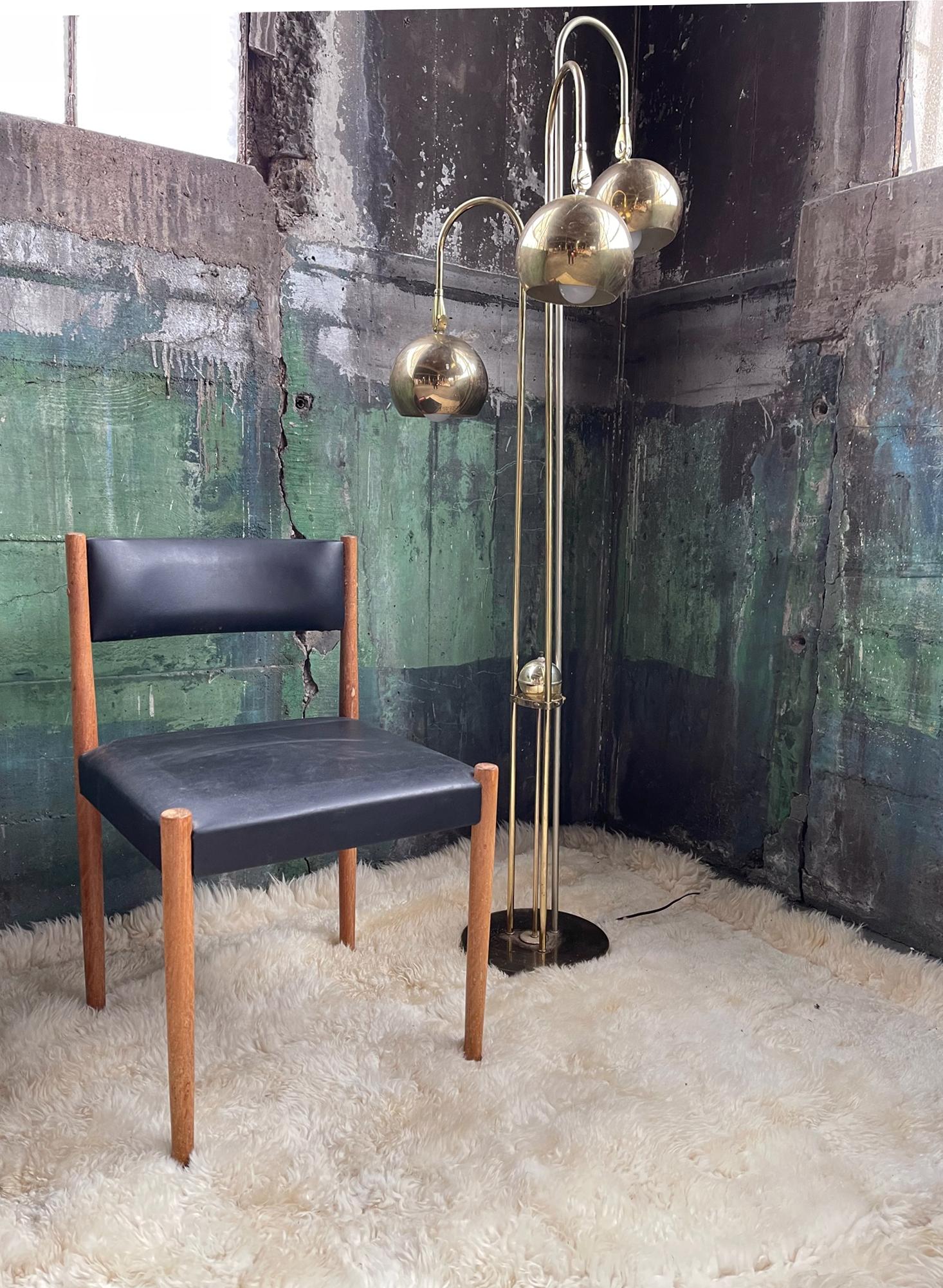 1970s Vintage Mid-Century Modern Brass Waterfall 3 Light Eyeball Floor Lamp Attr In Good Condition In Madison, WI