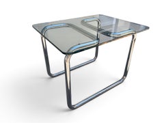 Table d'appoint vintage des années 1970, style « Mid-Century Modern », à structure tubulaire chromée et plateau en verre