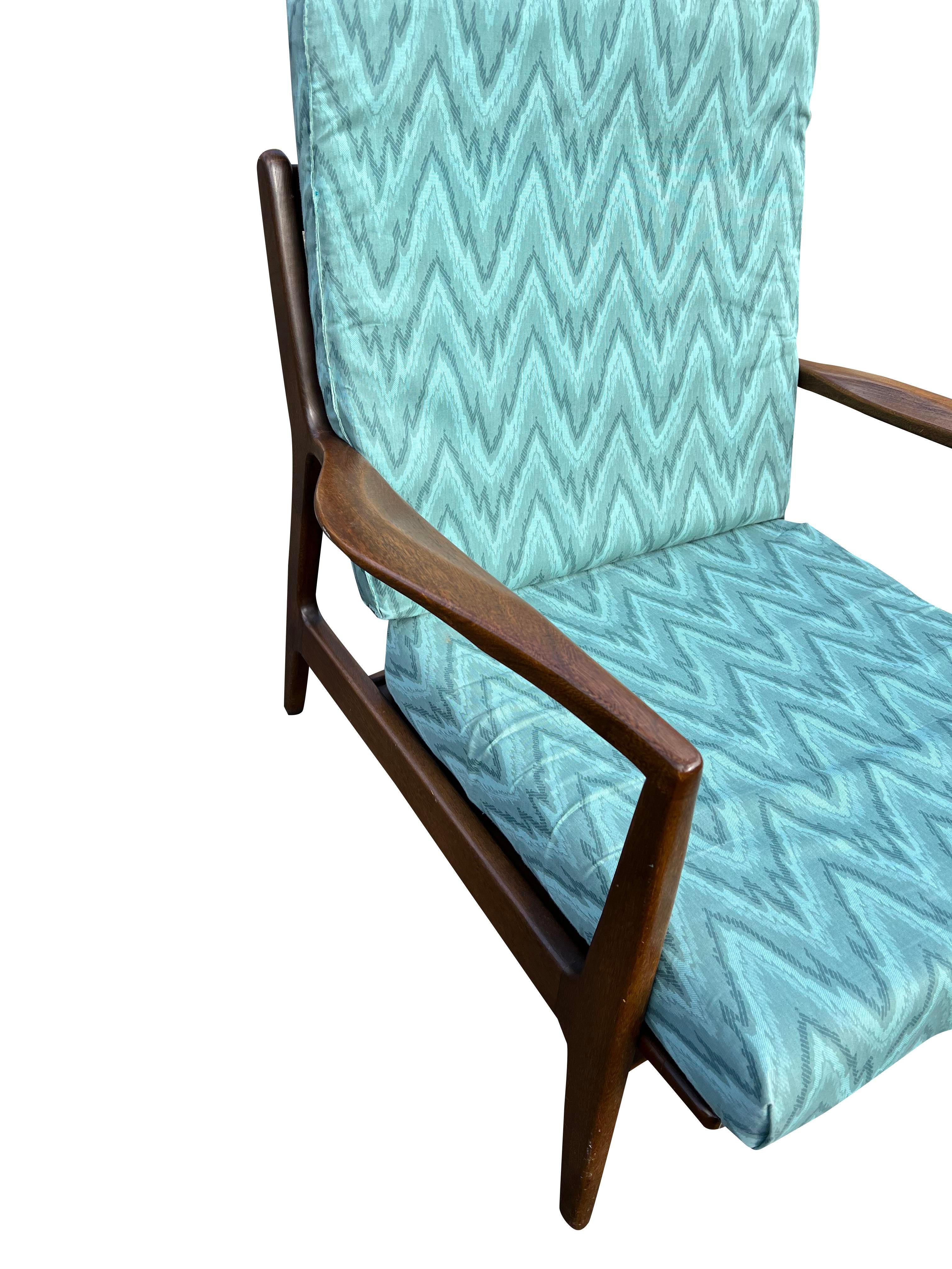 1970s Vintage Mid Century Modern Danish Style Lounge Chair For Sale 4