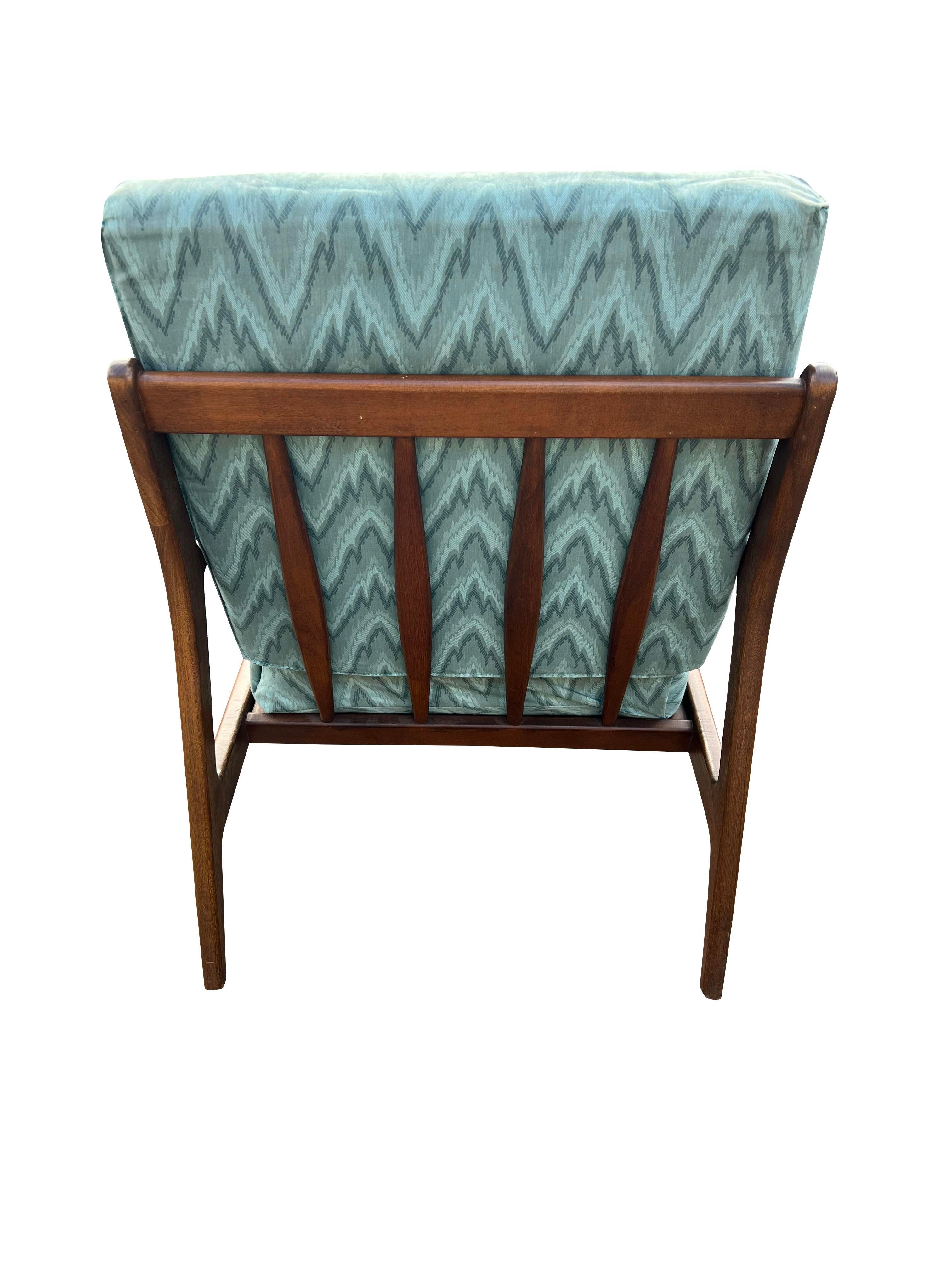 Fabric 1970s Vintage Mid Century Modern Danish Style Lounge Chair For Sale