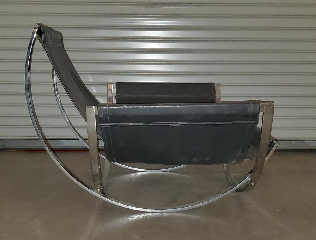 1970s Vintage Mid-Century Modern Italian Curved Chrome Lounge Chair by Stendig For Sale 3