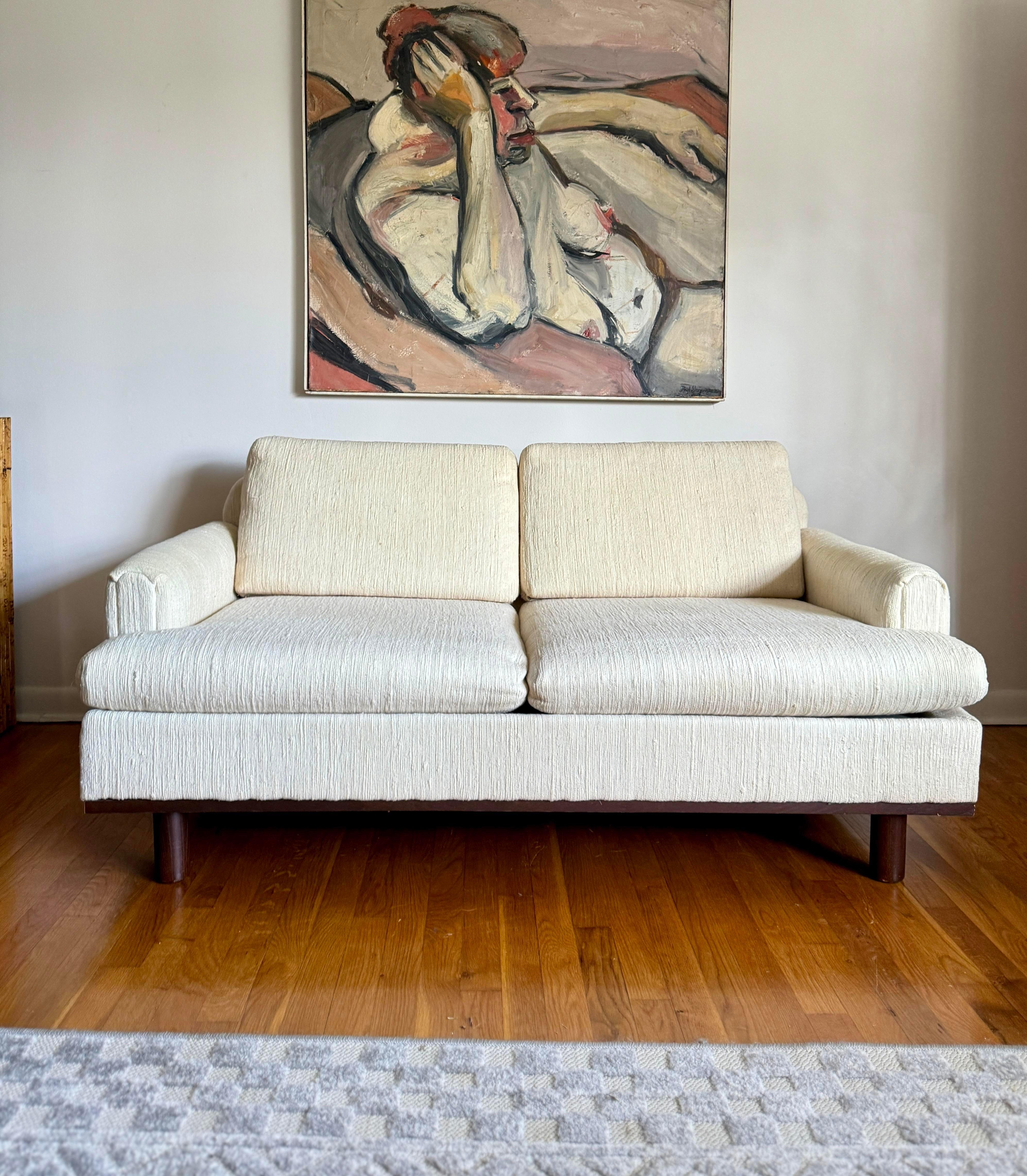 Vintage Sofa Loveseat by Selig. In great vintage condition.

A timeless piece that effortlessly combines comfort and style. Crafted by Selig, a renowned furniture manufacturer, this sofa loveseat is not only a testament to quality but also a
