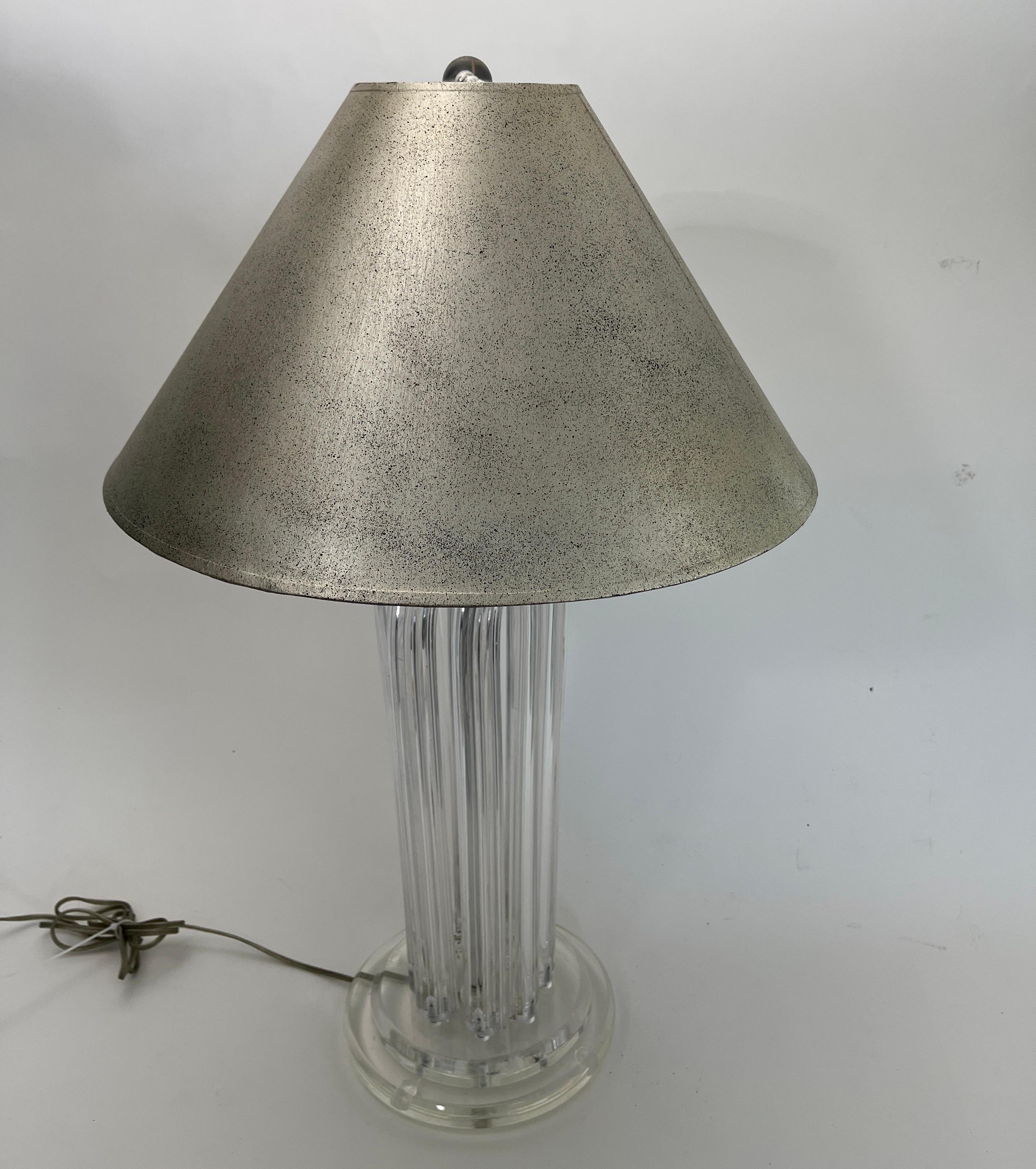 1970s Vintage Mid Century Modern Ritts Attributed Lucite Acrylic Desk Table Lamp For Sale 4