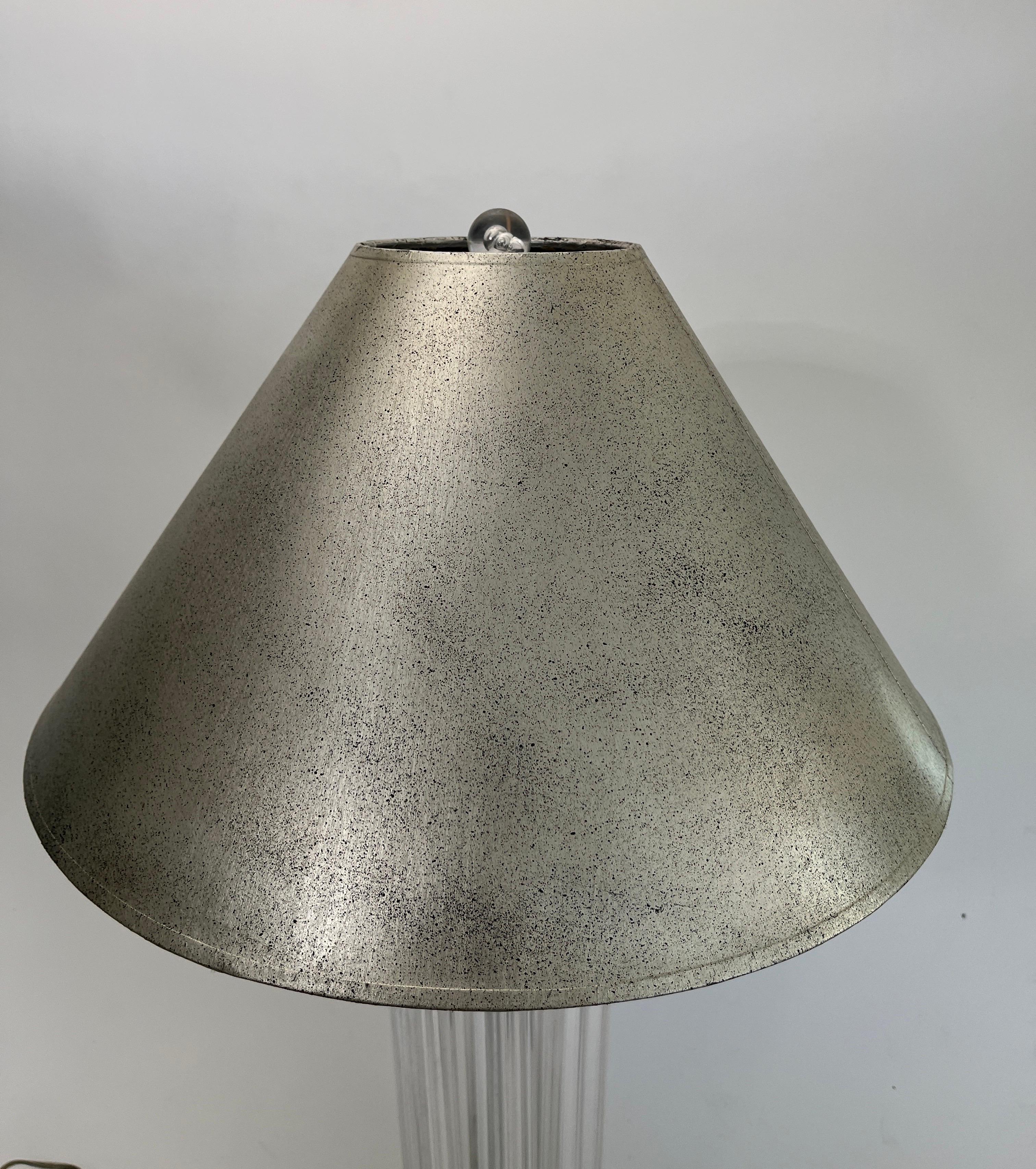 1970s Vintage Mid Century Modern Ritts Attributed Lucite Acrylic Desk Table Lamp For Sale 7