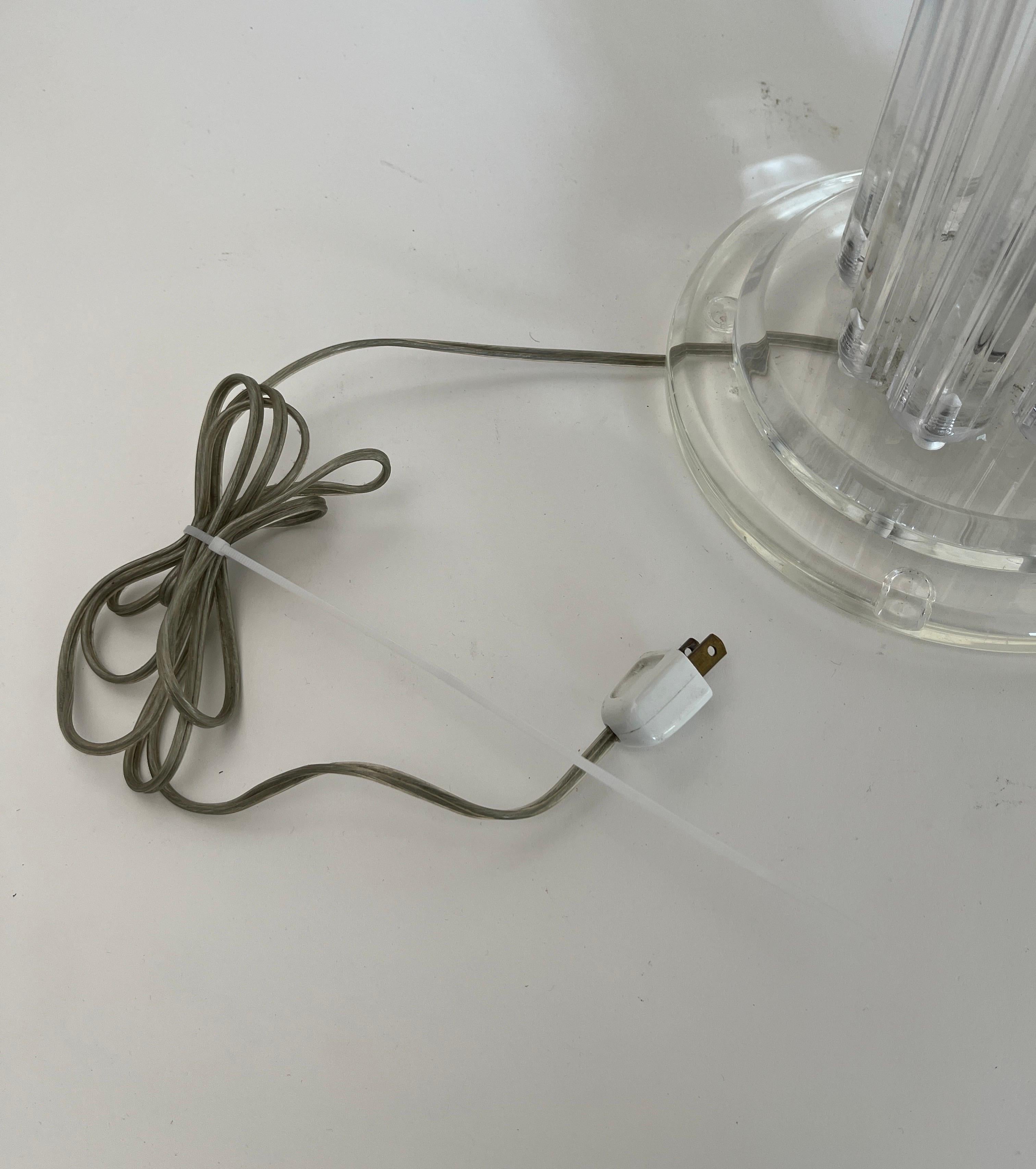 1970s Vintage Mid Century Modern Ritts Attributed Lucite Acrylic Desk Table Lamp For Sale 8