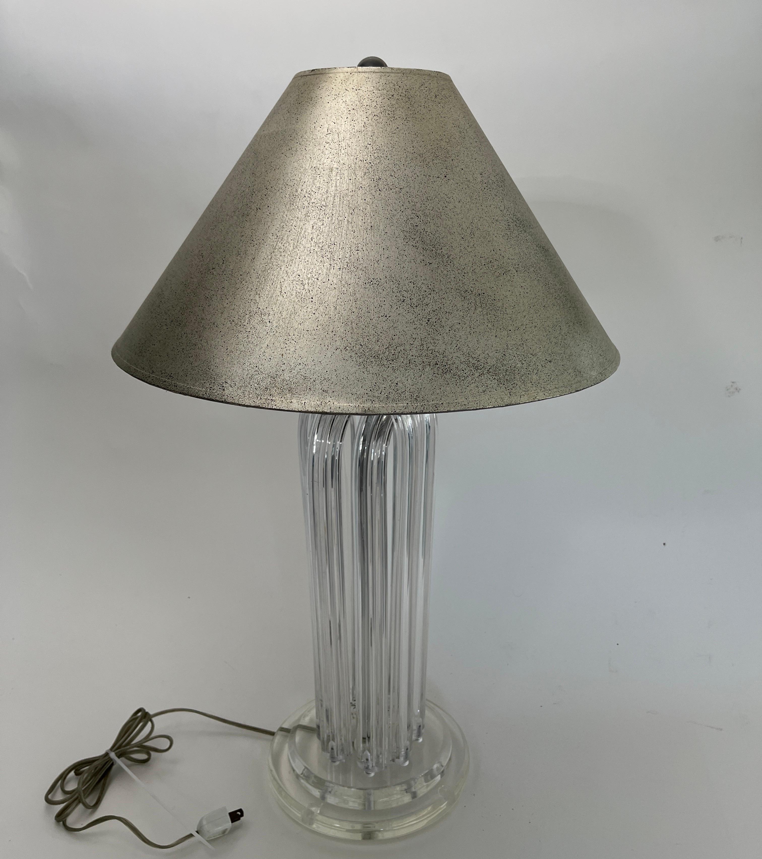 1970s Vintage Mid Century Modern Ritts Attributed Lucite Acrylic Desk Table Lamp For Sale 9