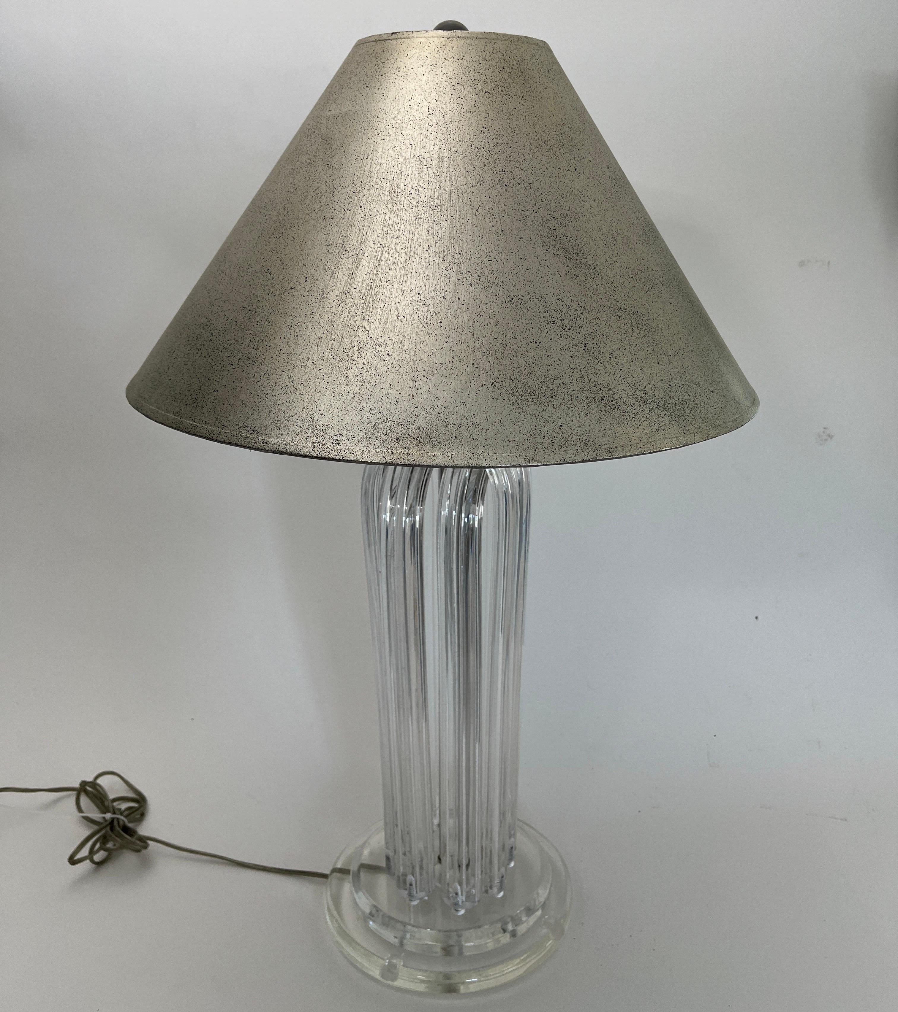 1970s Vintage Mid Century Modern Ritts Attributed Lucite Acrylic Desk Table Lamp For Sale 12