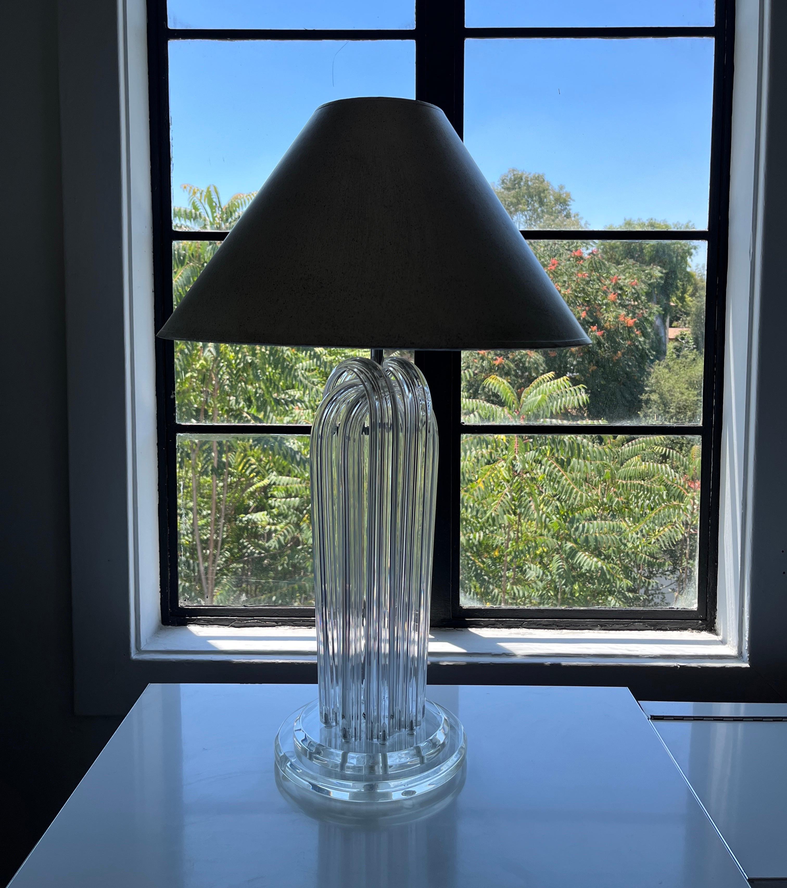 1970s Vintage Mid Century Modern Ritts Attributed Lucite Acrylic Desk Table Lamp For Sale 13
