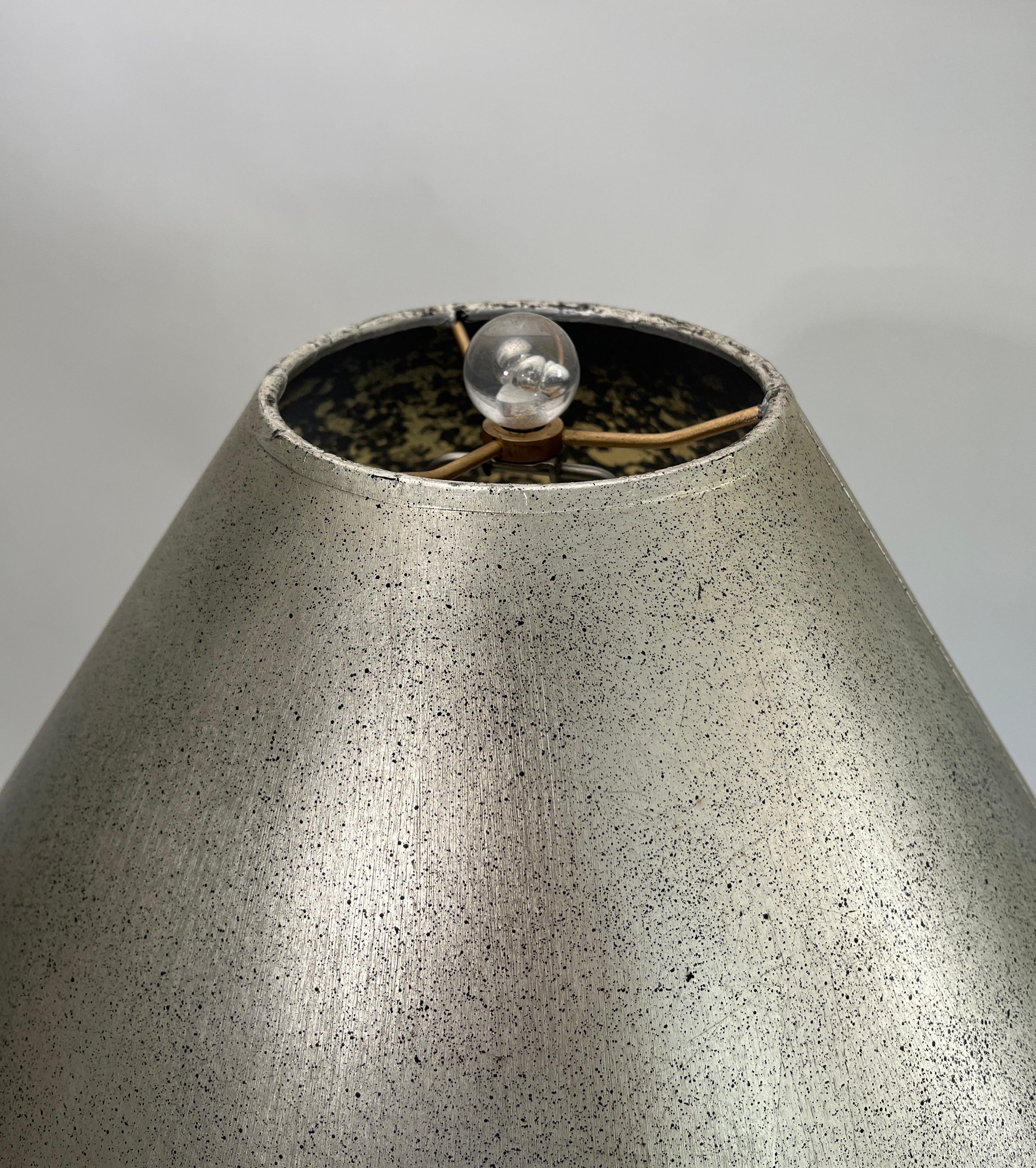 1970s vintage MCM Ritts Attributed Lucite Acrylic Desk Table Lamp
Unique piece.

Condition: minor use marks, tiny scratches, structurally sound.
Measurements (approx.): H 23