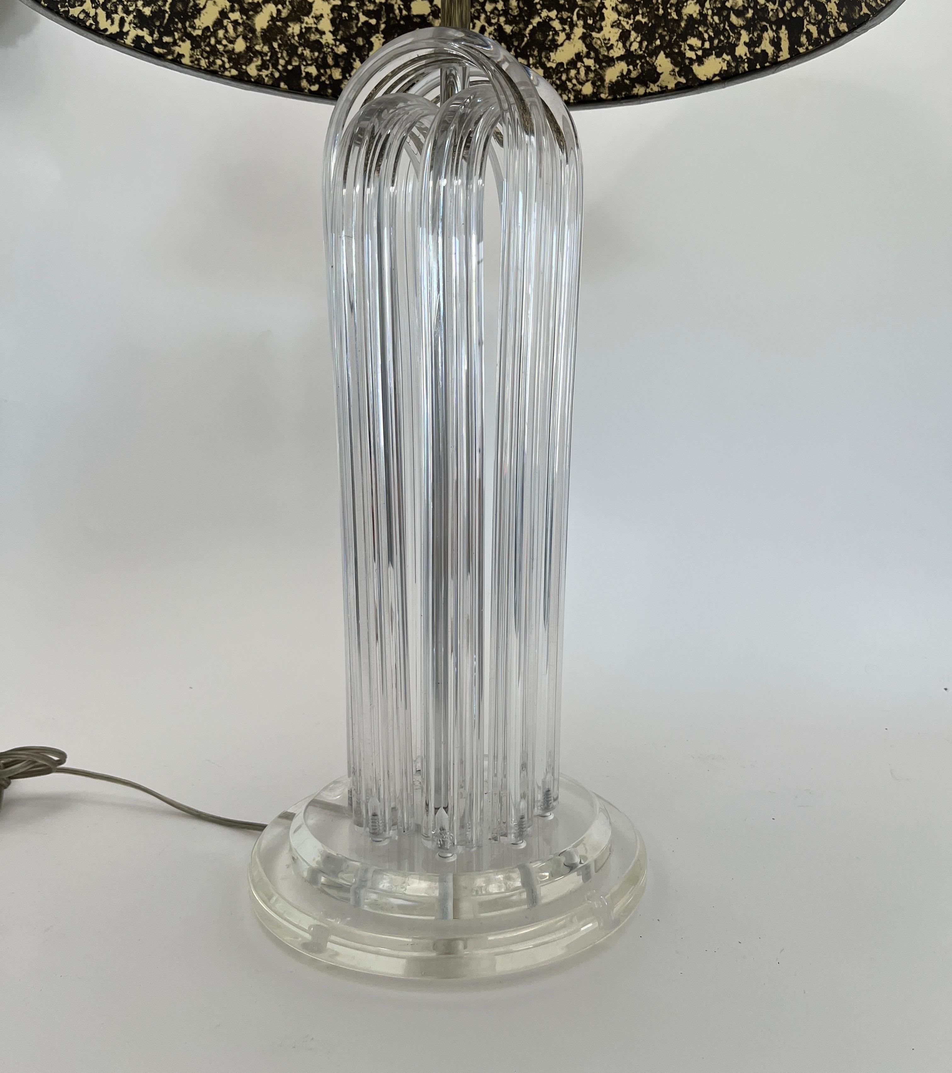 Hollywood Regency 1970s Vintage Mid Century Modern Ritts Attributed Lucite Acrylic Desk Table Lamp For Sale