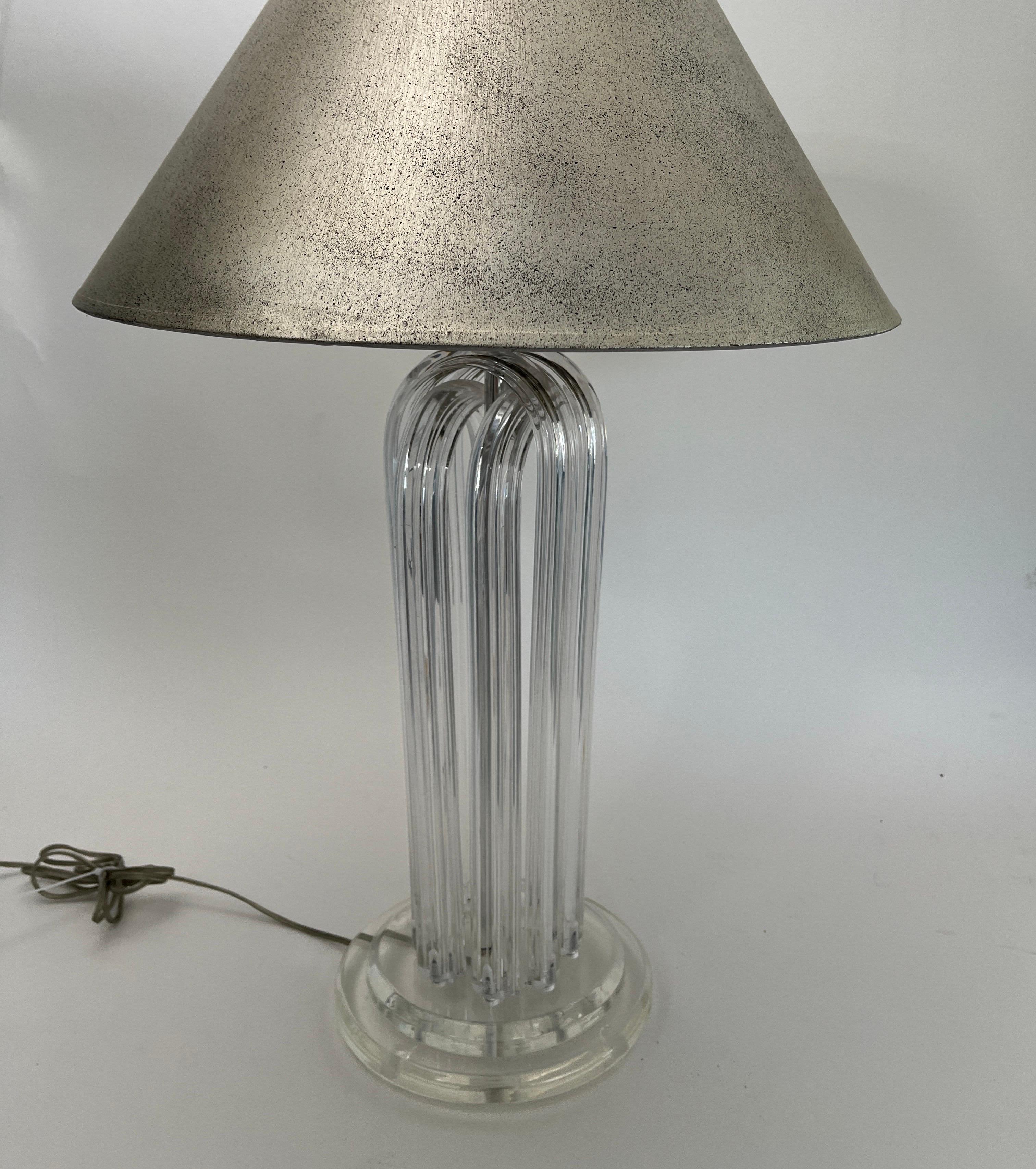 1970s Vintage Mid Century Modern Ritts Attributed Lucite Acrylic Desk Table Lamp In Good Condition For Sale In San Gabriel, CA
