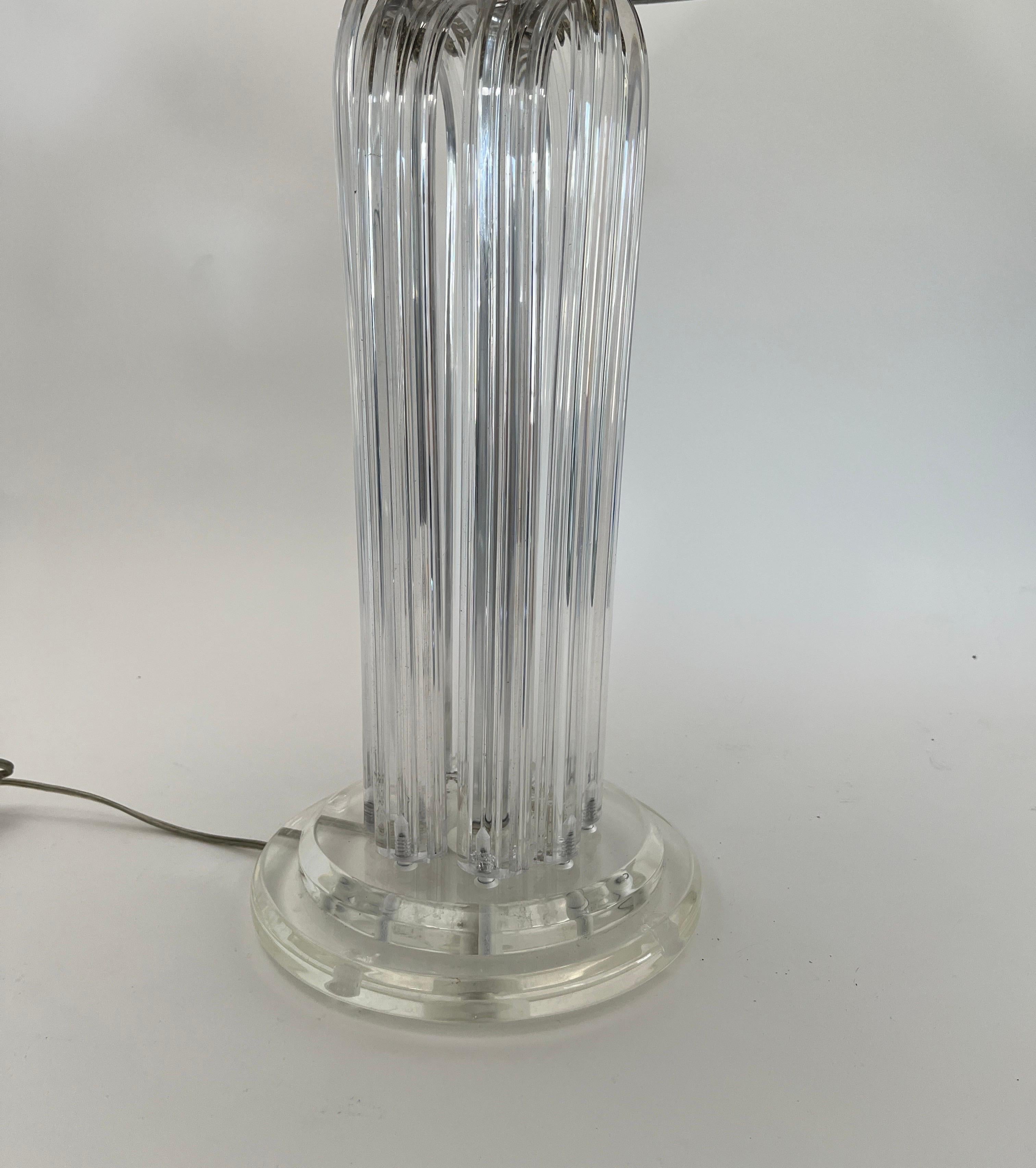 1970s Vintage Mid Century Modern Ritts Attributed Lucite Acrylic Desk Table Lamp For Sale 3