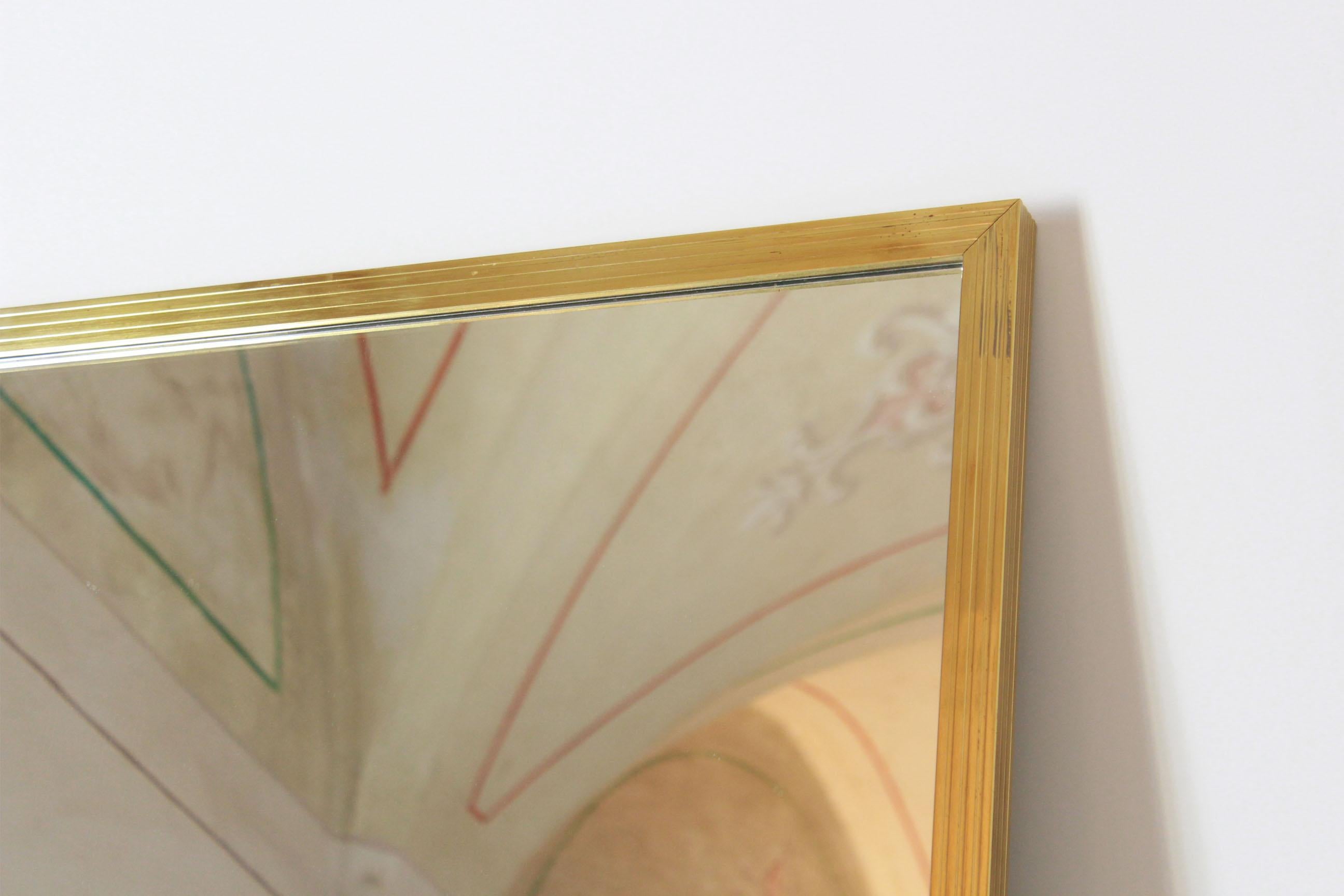 Miroir vintage avec cadre en fer doré, Italie 1970
Un miroir vintage des années 1970 en style régence. Goldnerod affine la structure du fer. Miroir d'origine. En très bonnes conditions avec seulement quelques signes du temps.
Fait partie d'un