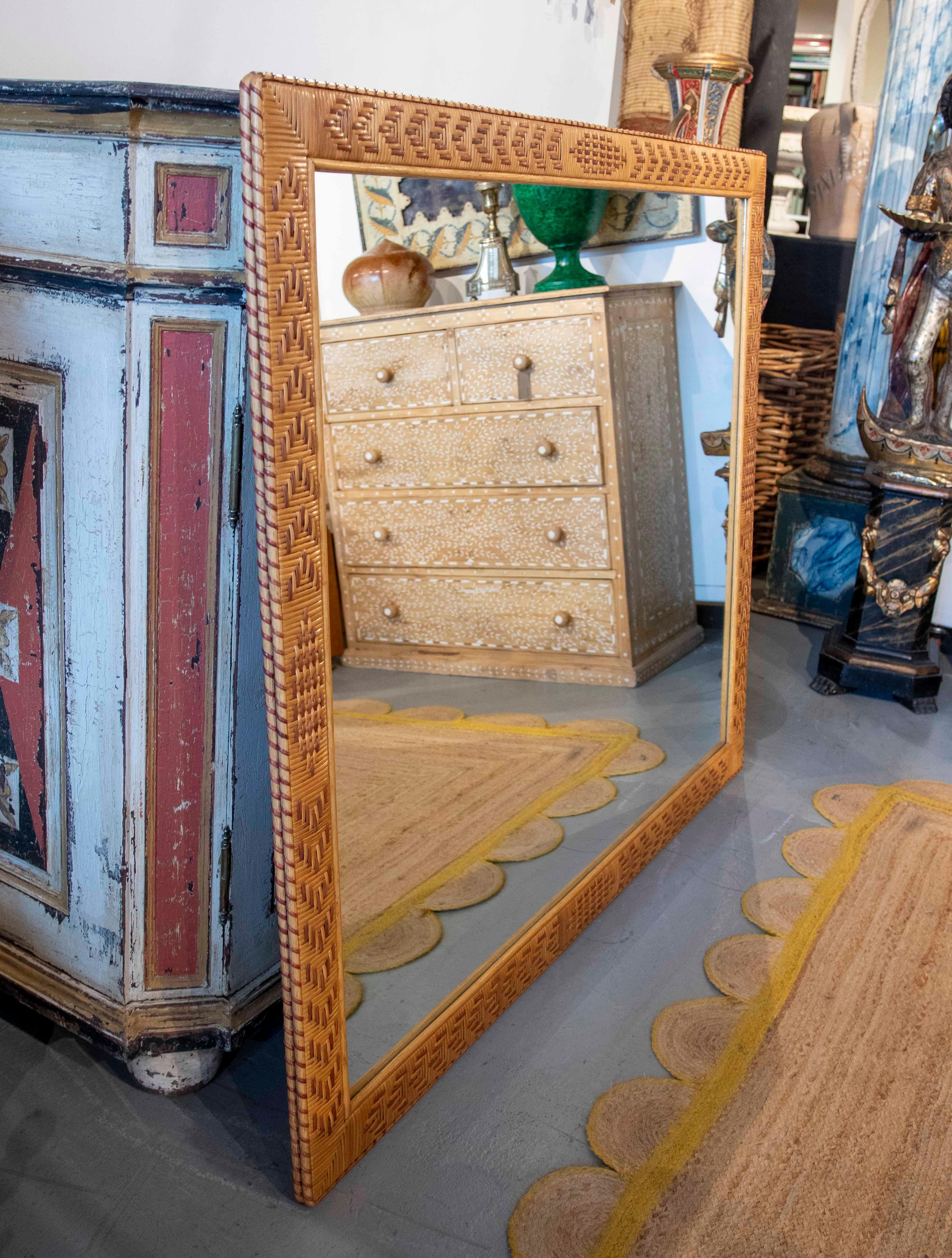 Miroir vintage des années 1970 avec cadre en rotin tissé à la main en vente 6