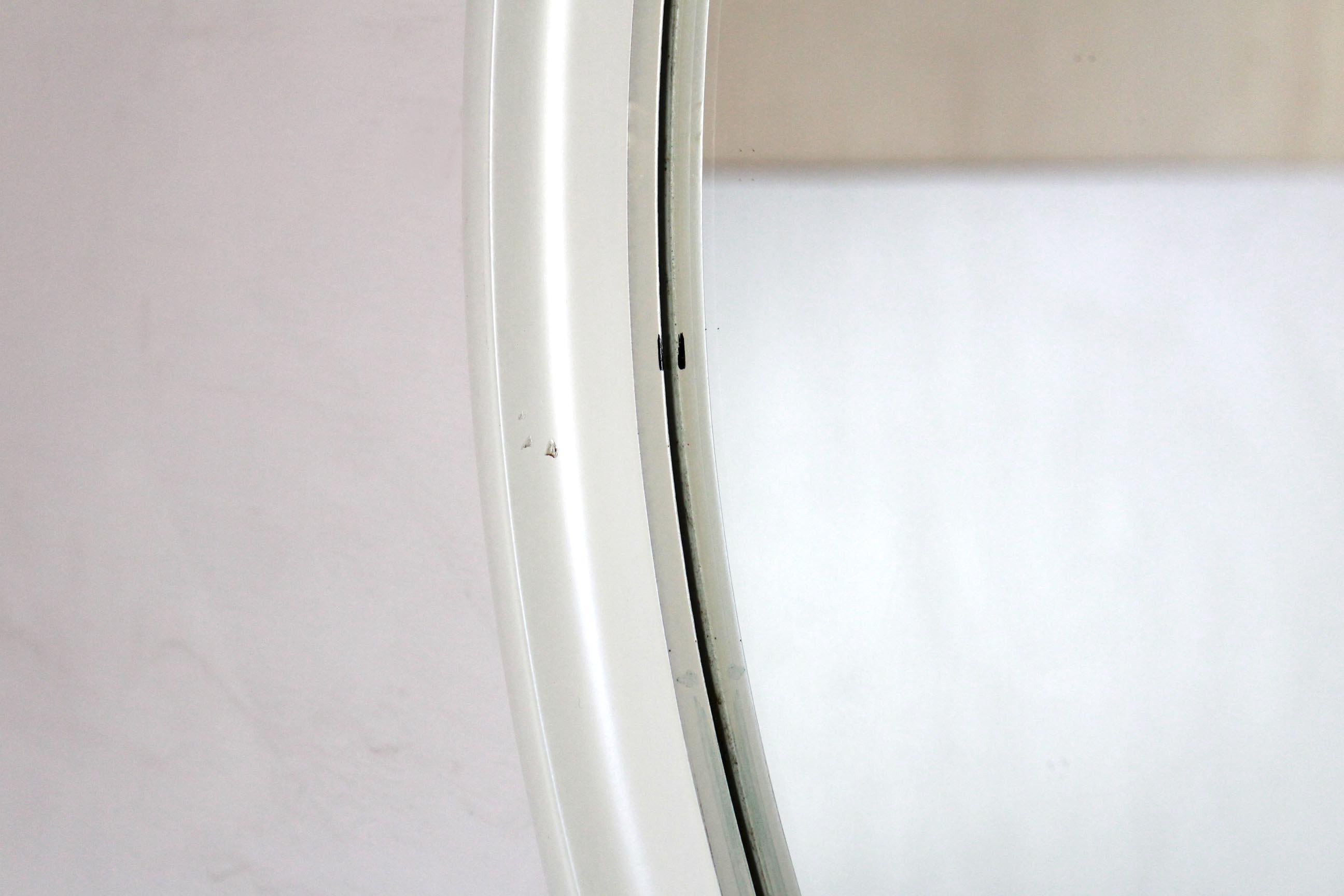 1970s Vintage Mirror with White Round Wood Frame In Good Condition In Ceglie Messapica, IT