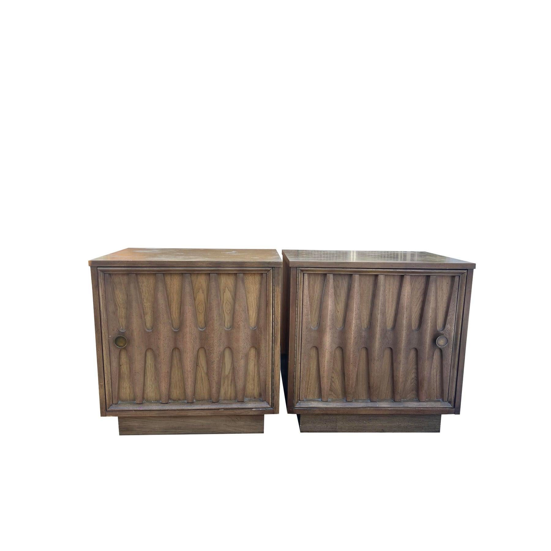 1970s Vintage Modern Broyhill Brasilia Style Night Stands or End Tables a Pair In Good Condition In Saddle River, NJ