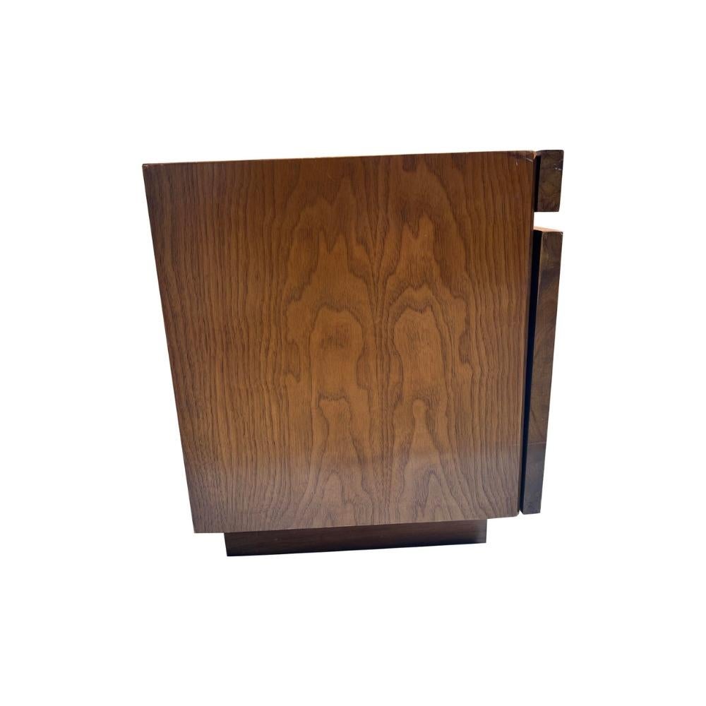 Américain Paire de tables de nuit modernes en loupe des années 1970 par Milo Baughman pour Lane en vente