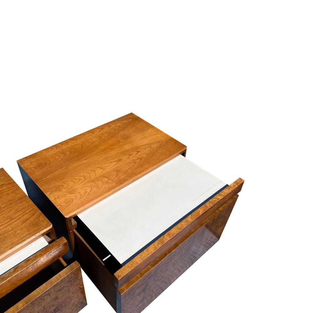 Paire de tables de nuit modernes en loupe des années 1970 par Milo Baughman pour Lane en vente 1