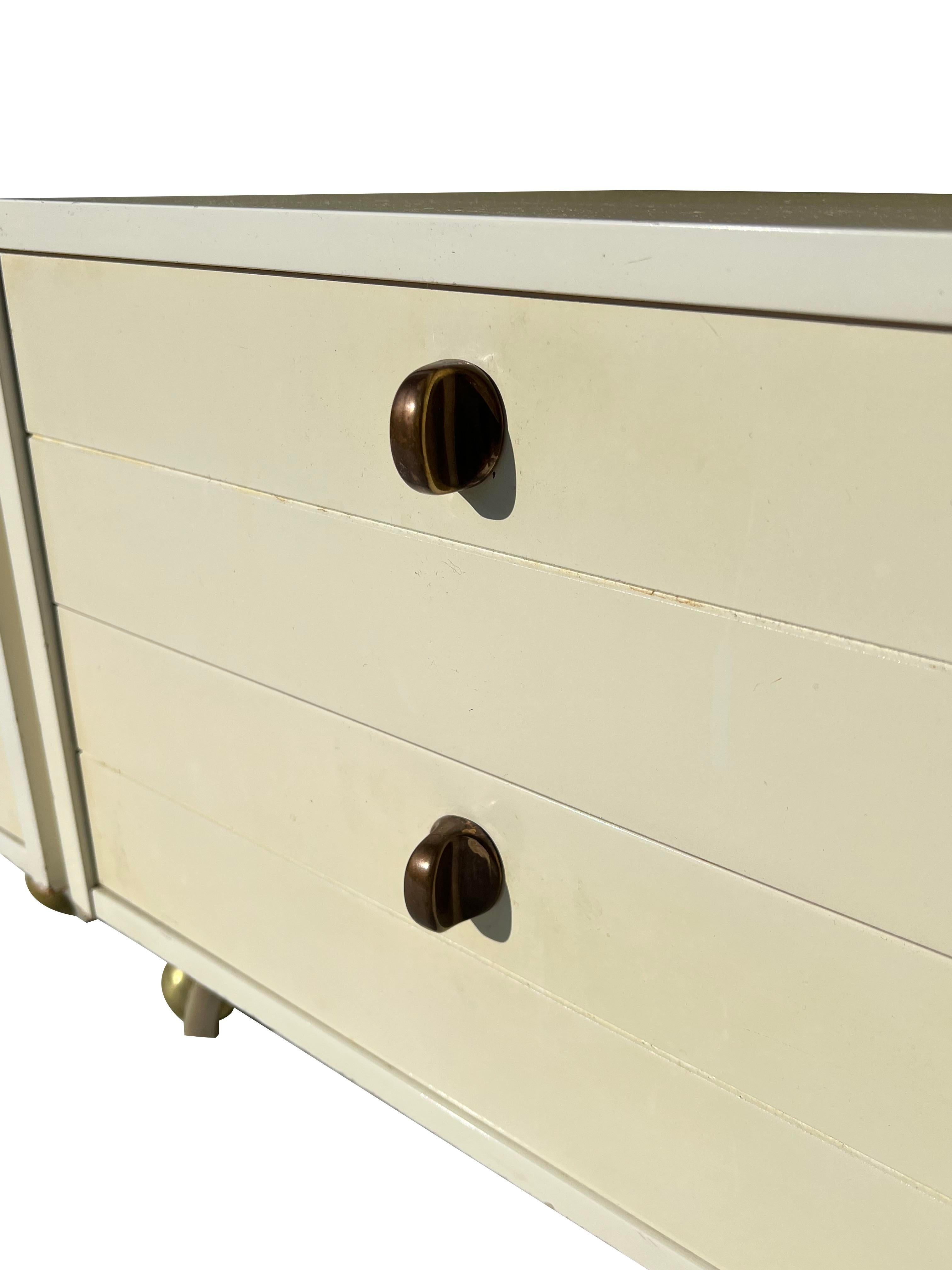 1970s Vintage Modern White Nightstands With Brass Hardware on Wheels - a Pair For Sale 2