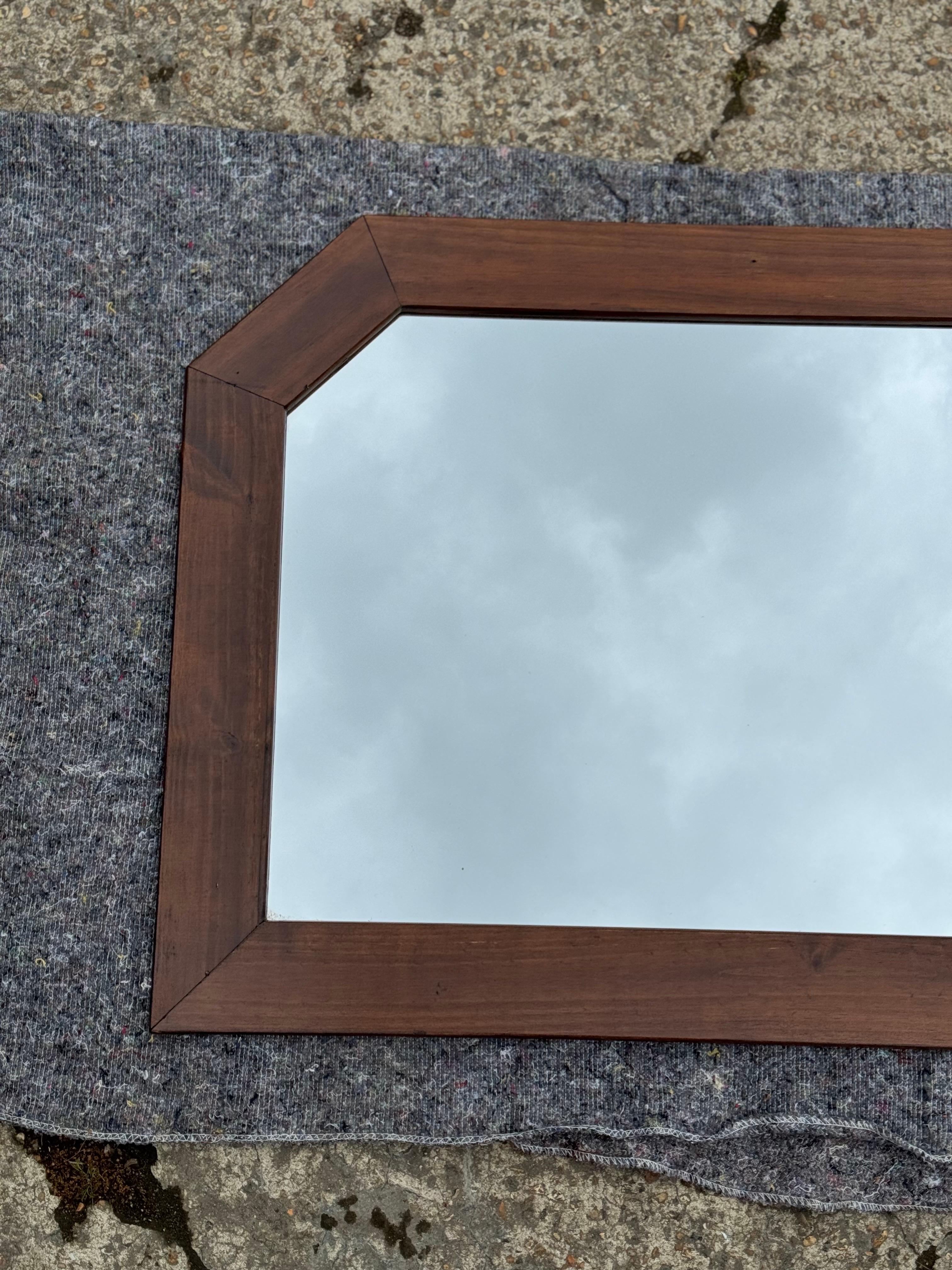 Antiquitäten aus London




Wir freuen uns, diesen Vintage 1970's Oak Mirror zum Verkauf anzubieten.

Bitte schauen Sie sich die Bilder sorgfältig an, um den Zustand vor dem Kauf zu sehen, da sie Teil der Beschreibung sind. Wenn Sie Fragen haben,