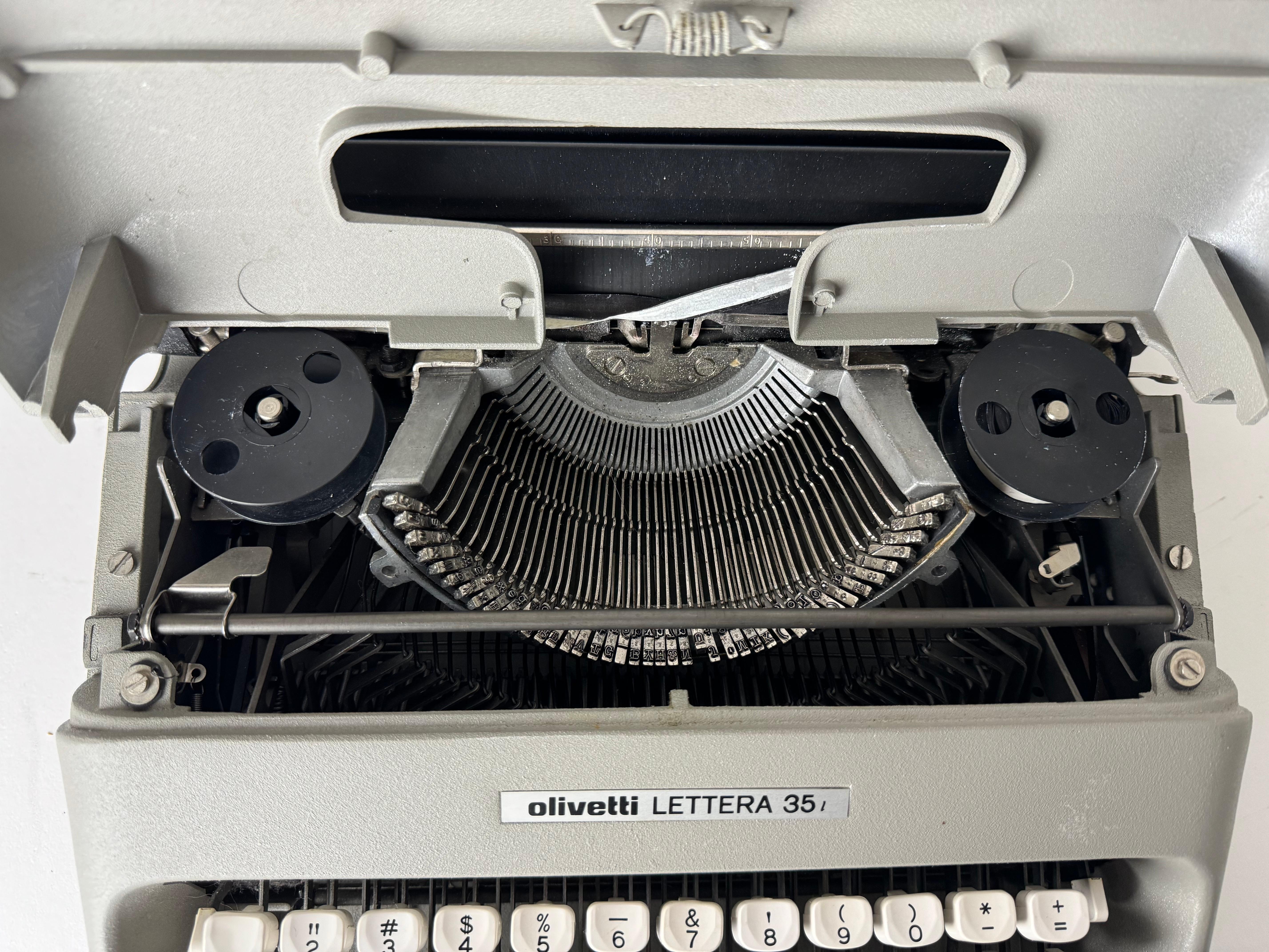 Italian 1970's Vintage Olivetti Lettera 35 Typewriter For Sale