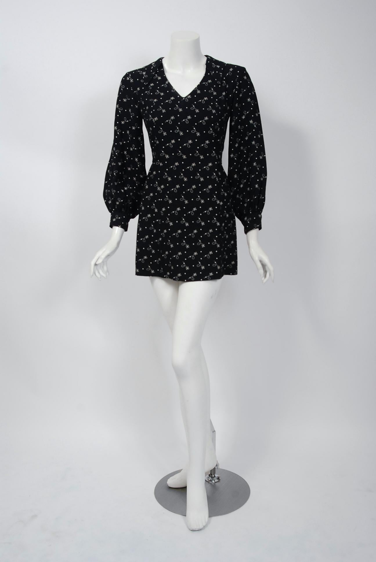 A gorgeous Ossie Clark for Radley moss-crepe print tunic blouse dating back to the mid-1970's. Raymond 