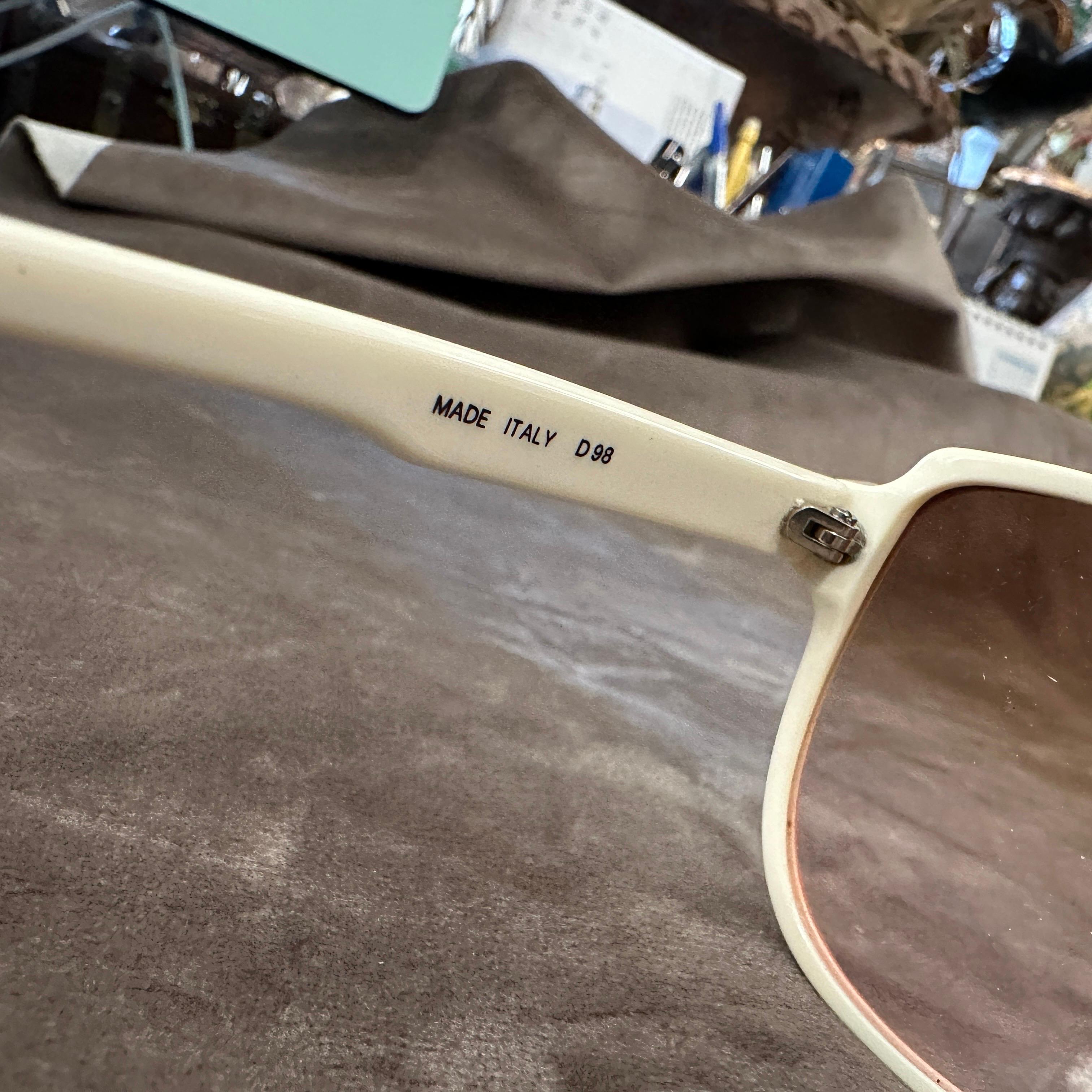 De las mujeres Gafas de sol italianas sobredimensionadas vintage de los años 70 de Luxottica en venta
