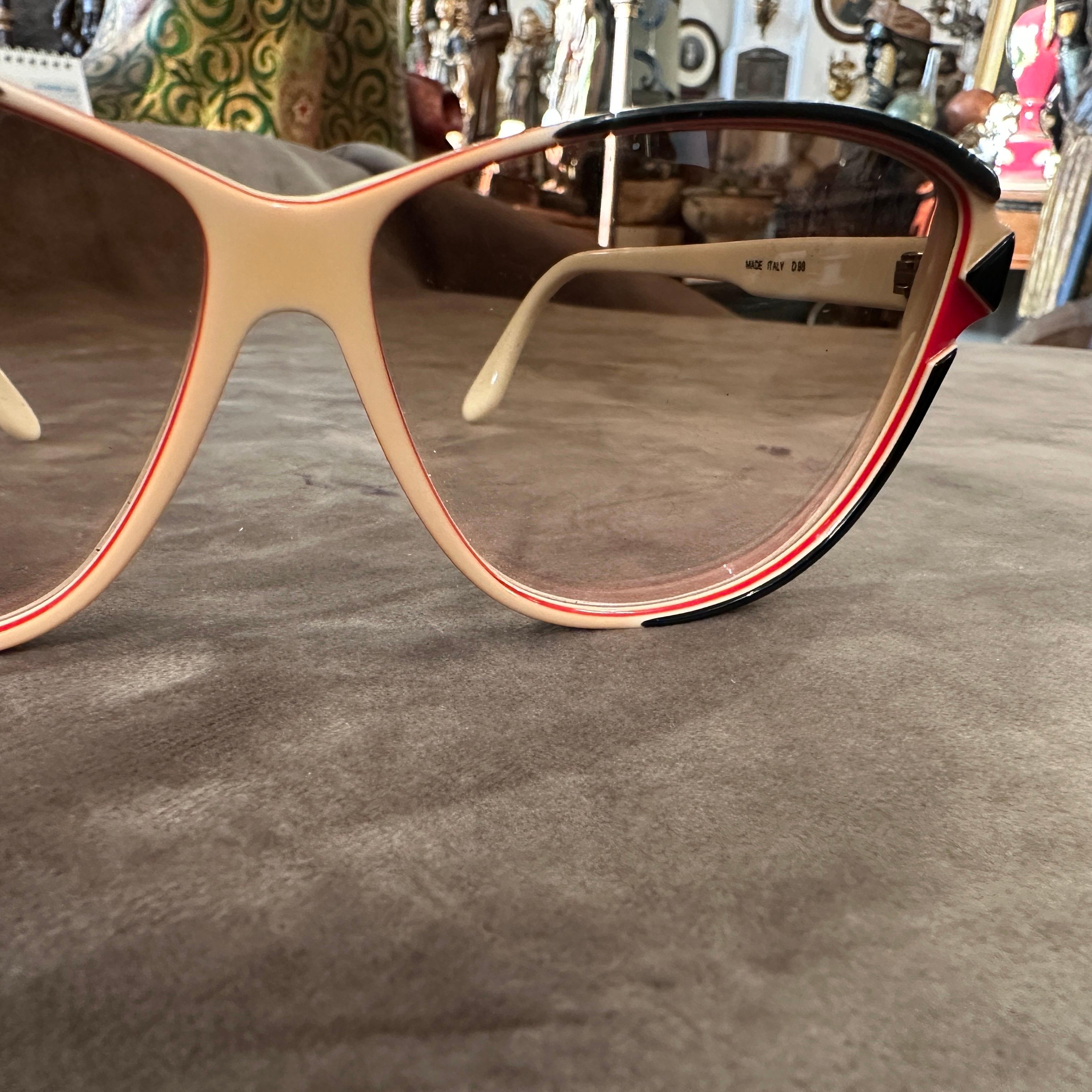 Gafas de sol italianas sobredimensionadas vintage de los años 70 de Luxottica en venta 2