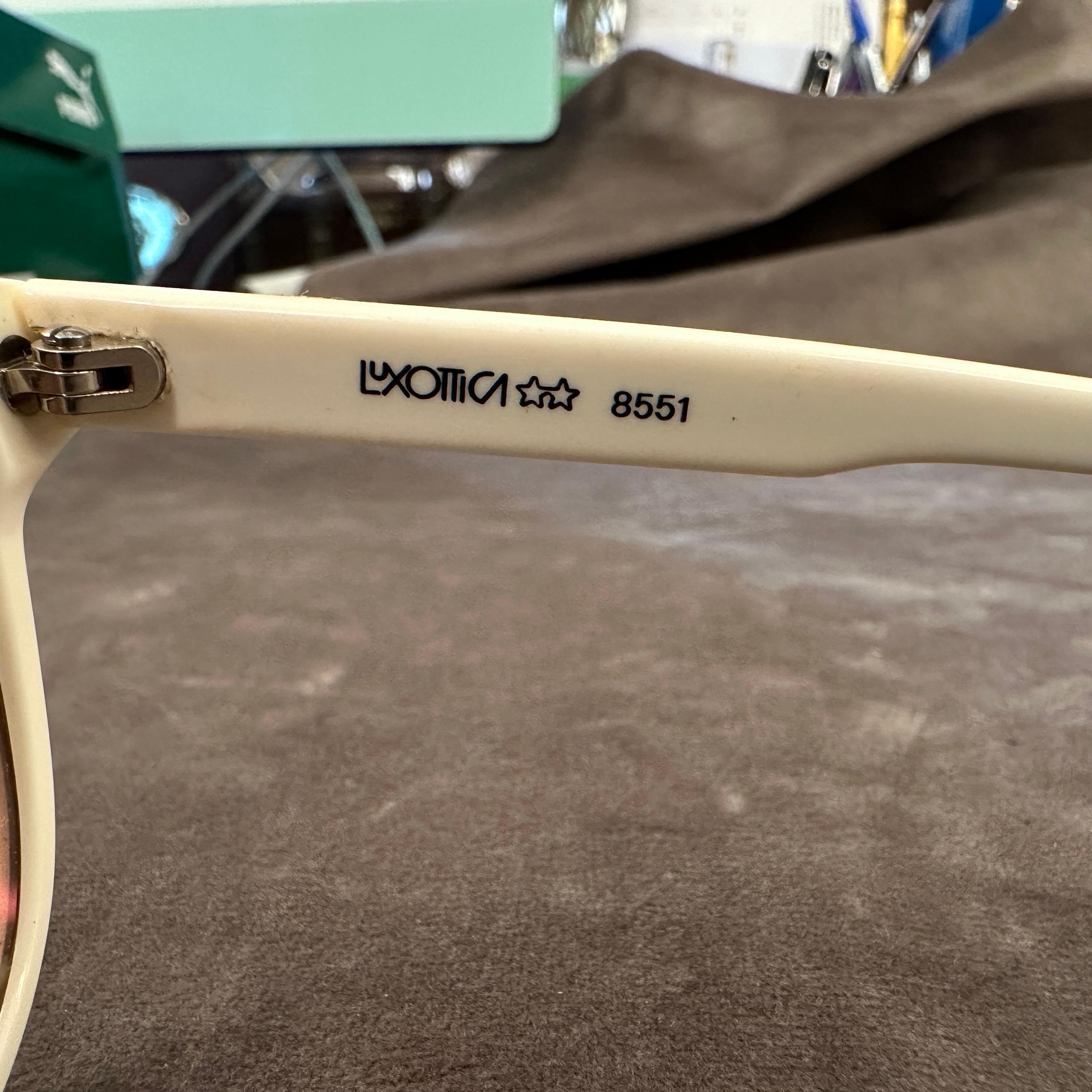 Gafas de sol italianas sobredimensionadas vintage de los años 70 de Luxottica en venta 3