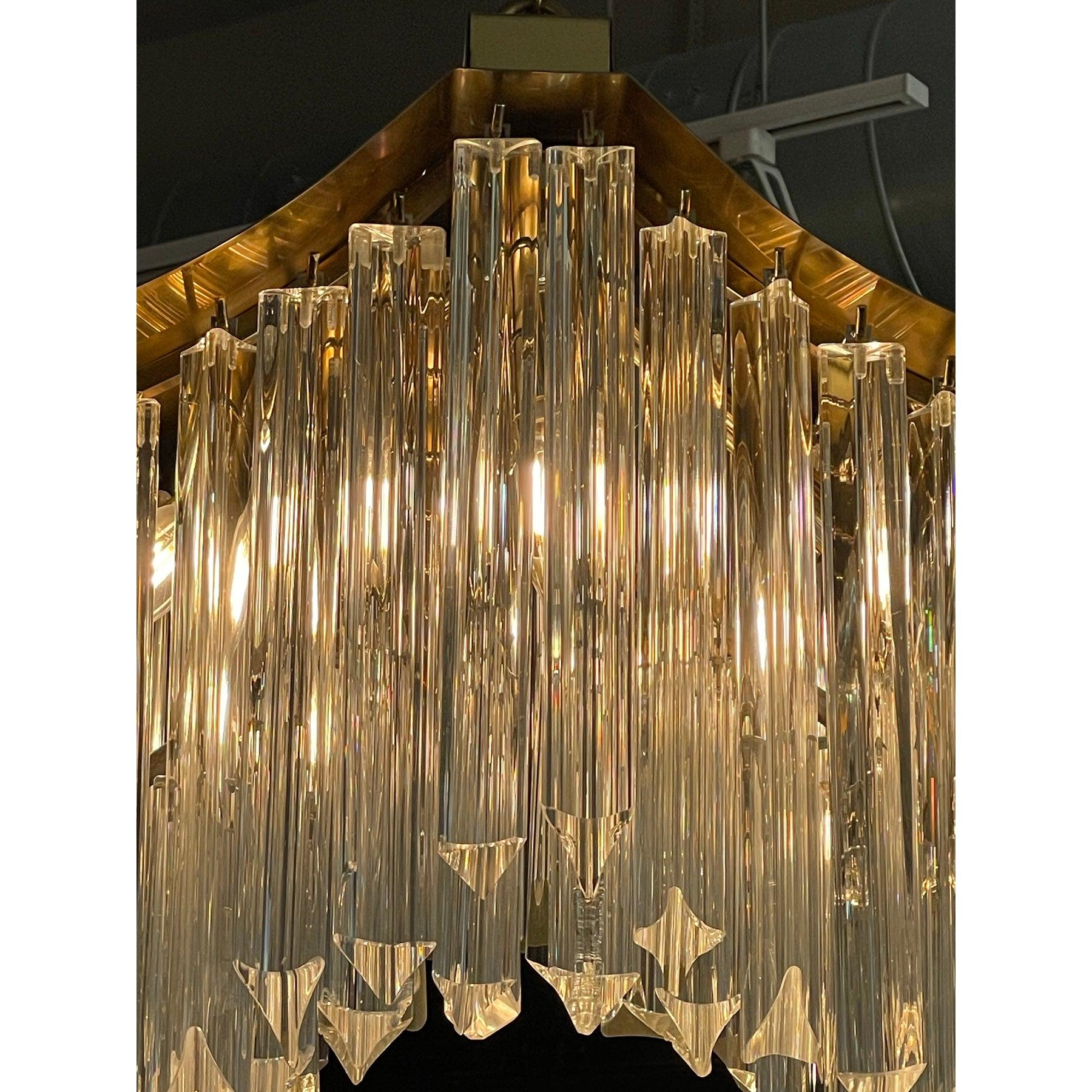 1970s Vintage Pagoda Glass and Brass Chandelier For Sale 3